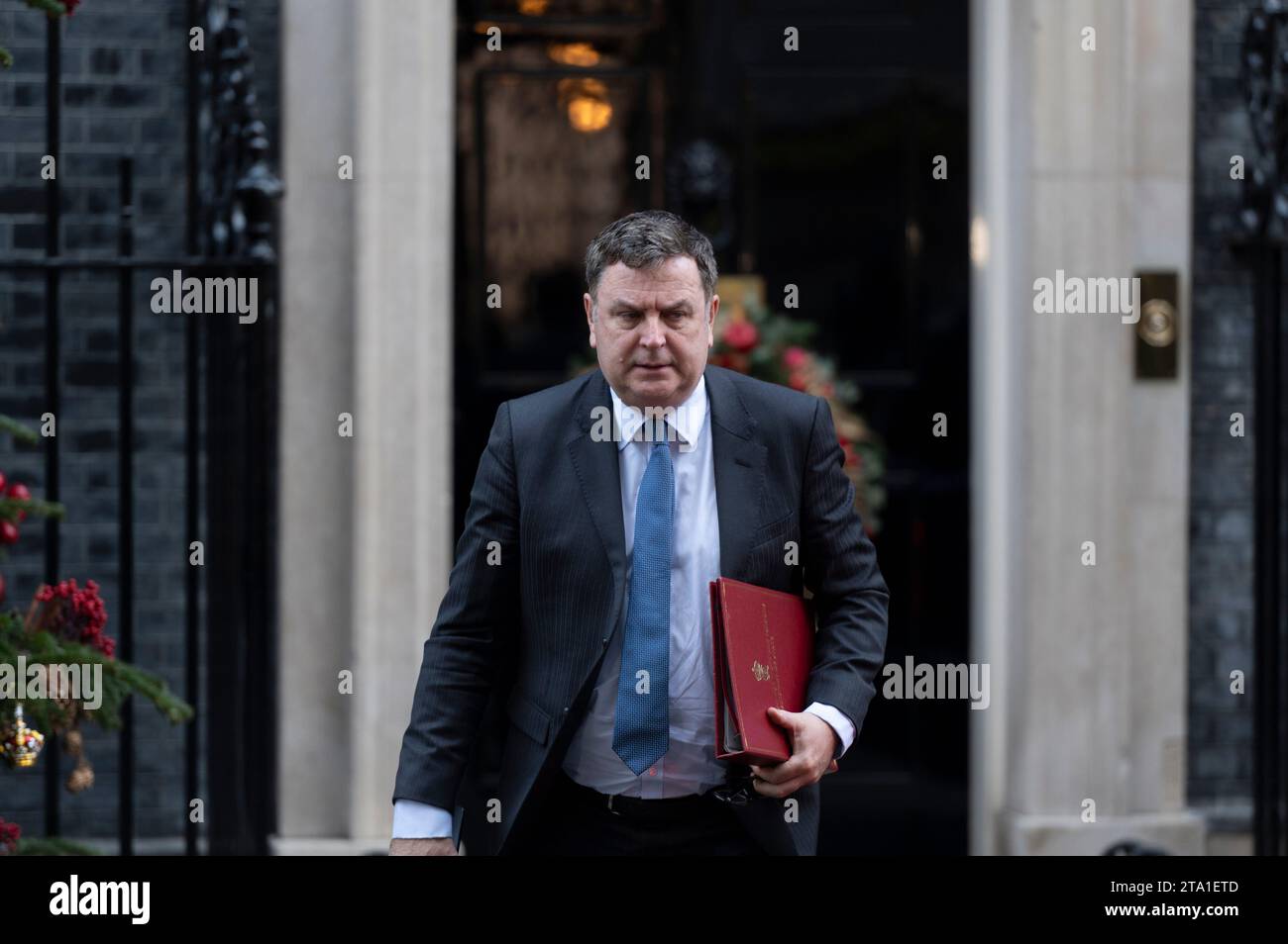 Downing Street, London, Großbritannien. November 2023. Mel Stride Abgeordneter, Minister für Arbeit und Pensionen in der Downing Street für wöchentliche Kabinettssitzung. Quelle: Malcolm Park/Alamy Live News Stockfoto