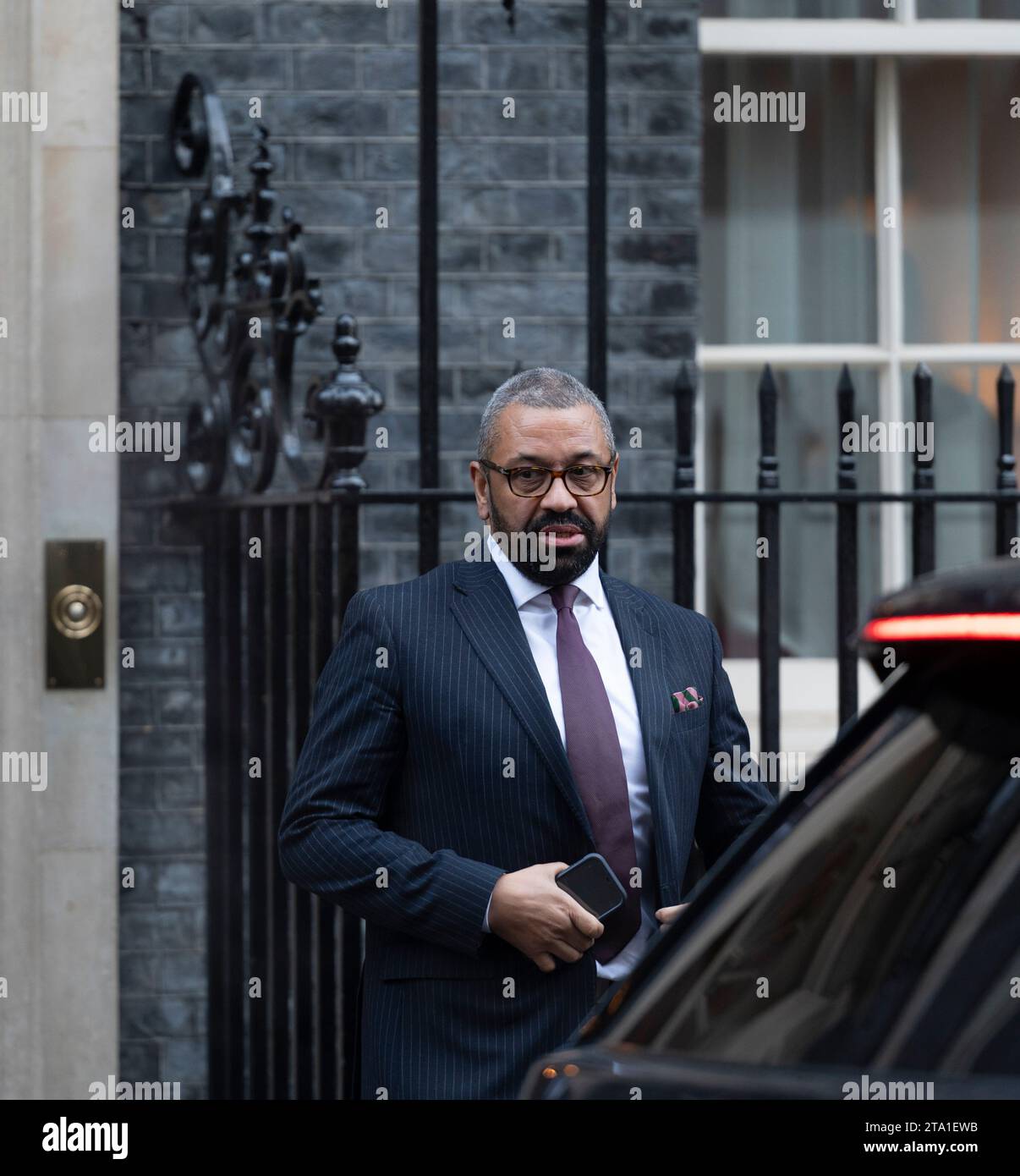 Downing Street, London, Großbritannien. November 2023. James cleverly Abgeordneter, Staatssekretär für das Innenministerium, Innenminister in der Downing Street nach einer wöchentlichen Kabinettssitzung. Quelle: Malcolm Park/Alamy Live News Stockfoto