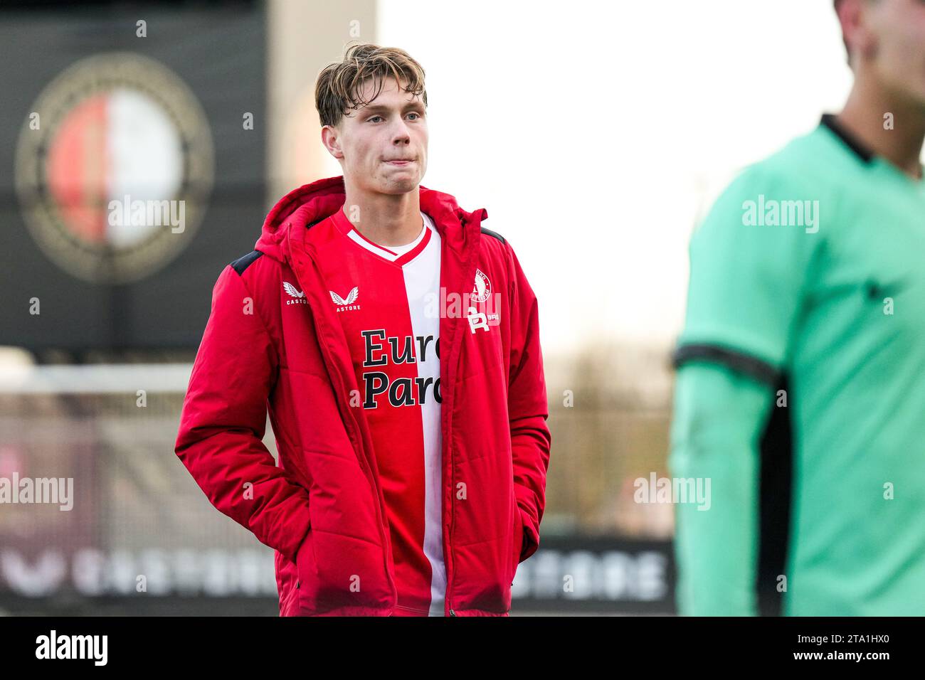 Rotterdam, Niederlande. November 2023. Rotterdam - Thijs Kraaijeveld von Feyenoord O19 während der 5. Etappe der Gruppenphase der UEFA Youth League zwischen Feyenoord O19 und Atletico Madrid O19 am 28. November 2023 in Rotterdam, Niederlande. Credit: Box to Box Pictures/Alamy Live News Stockfoto