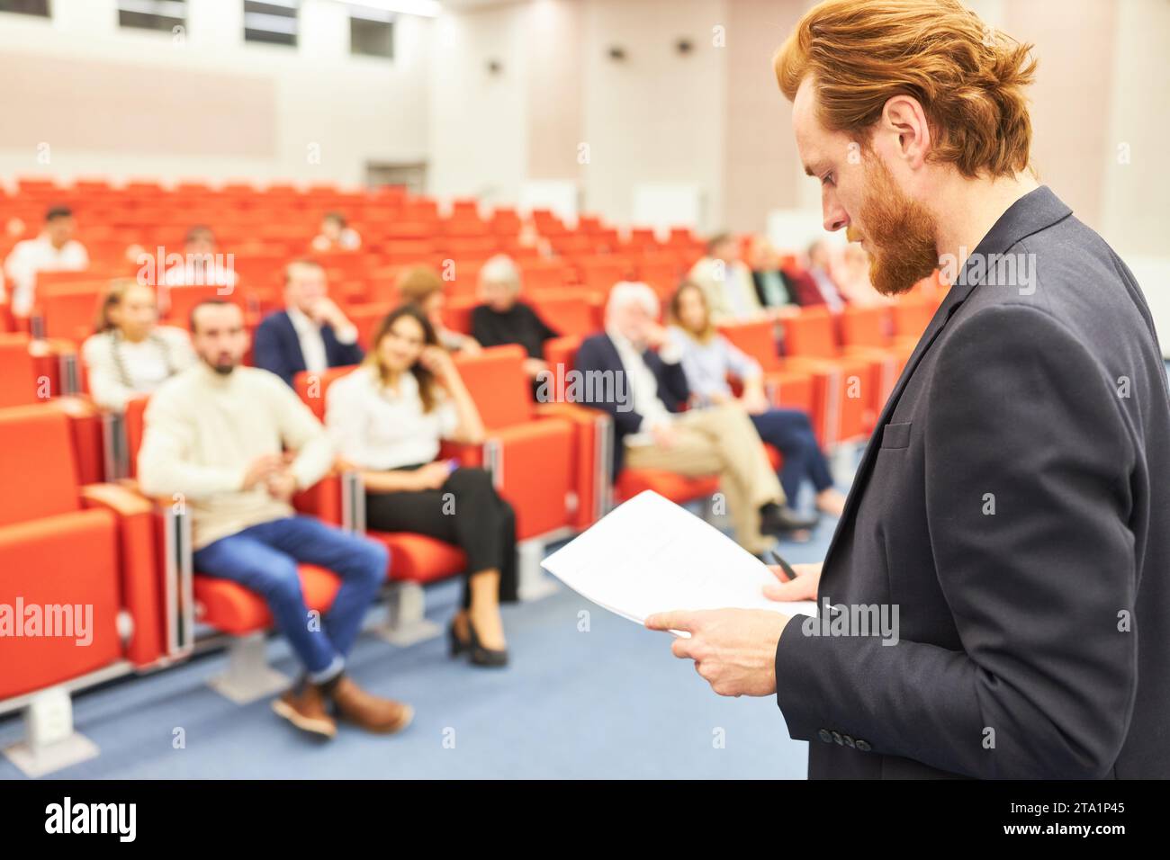 Geschäftsmann als Redner auf einer Konferenz in einer Unternehmensveranstaltung Stockfoto