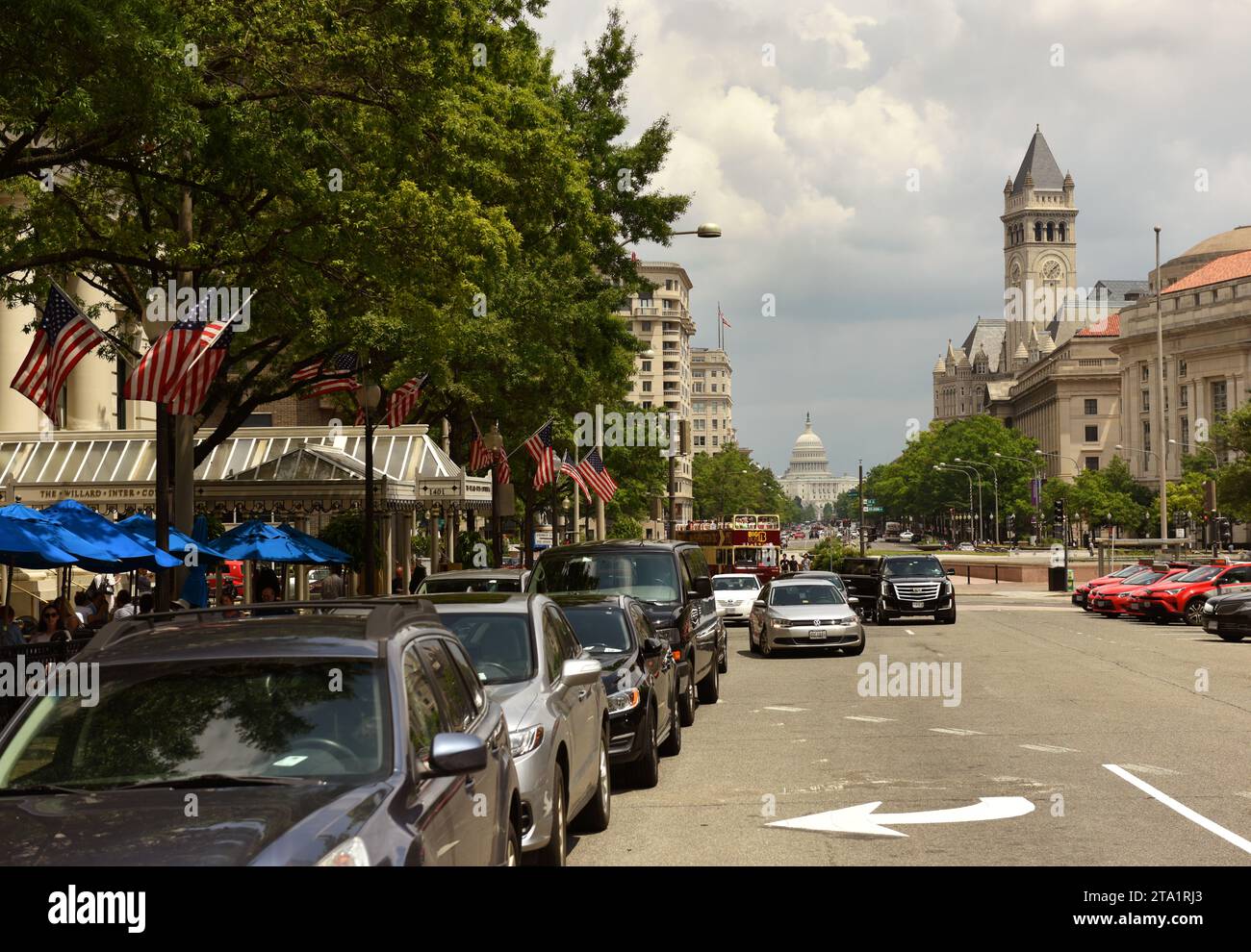 Washington, D.C. - 2. Juni 2018: Blick auf das Zentrum von Washington mit dem Kapitol der Vereinigten Staaten und dem Trump International Hotel in Washington D.C. Stockfoto