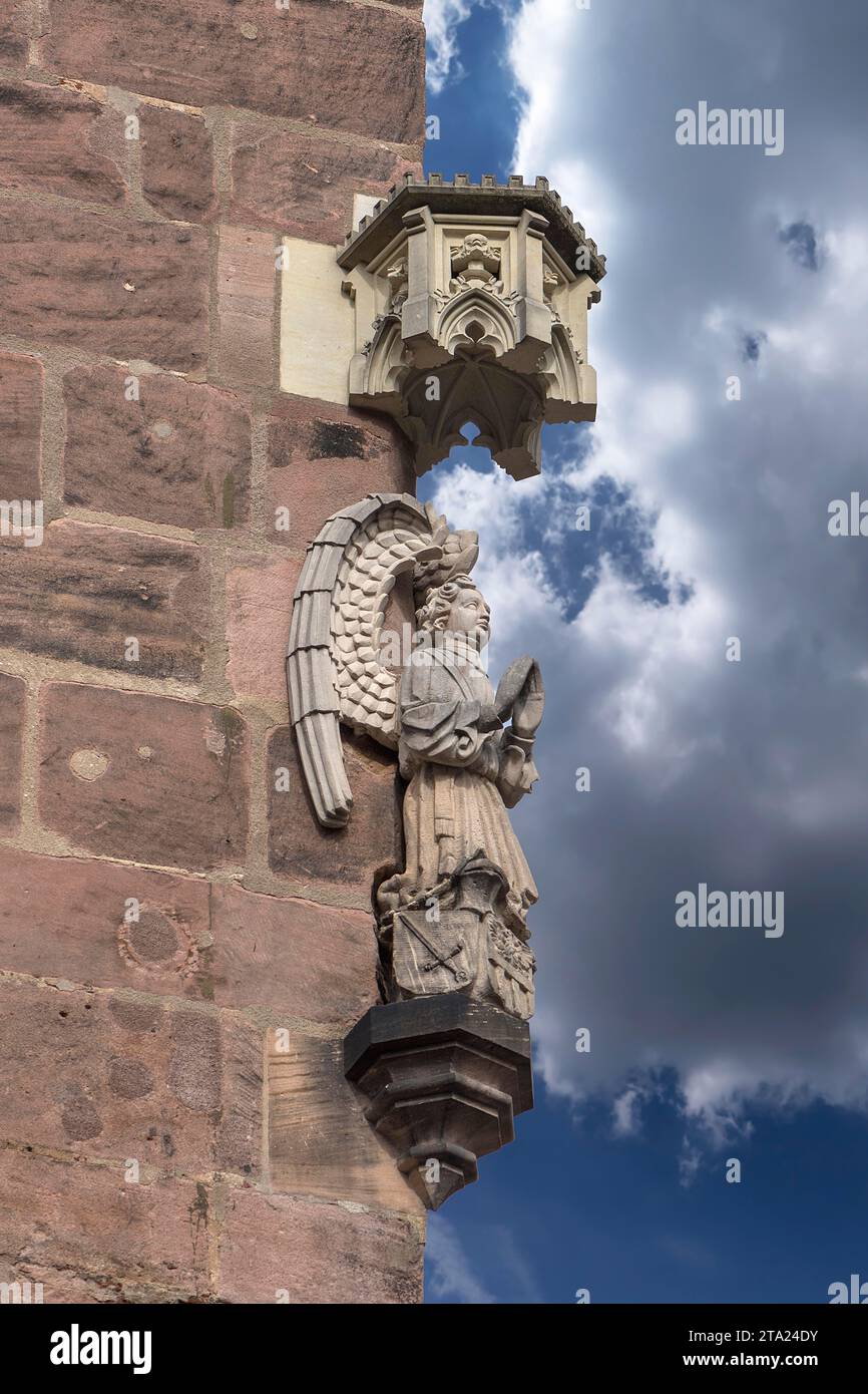 Engelsfigur am Nassauer Haus, mittelalterlicher Wohnturm, Lorenzer Platz, Nürnberg, Mittelfranken, Bayern, Deutschland Stockfoto