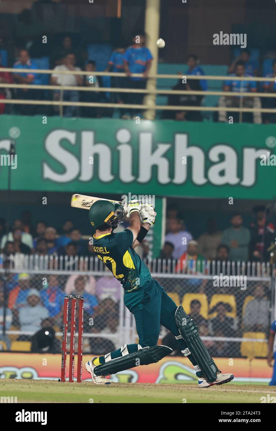 Guwahati, Assam, Indien. November 2023. Glenn Maxwell aus Australien während des Spiels Nr. 03 der T20 International Series zwischen Australien und Indien im Barsapara Cricket Stadium, Guwahati, Assam, Indien am 28. November 2023 (Bild: © Avijit das/ZUMA Press Wire) NUR ZUR REDAKTIONELLEN VERWENDUNG! Nicht für kommerzielle ZWECKE! Stockfoto