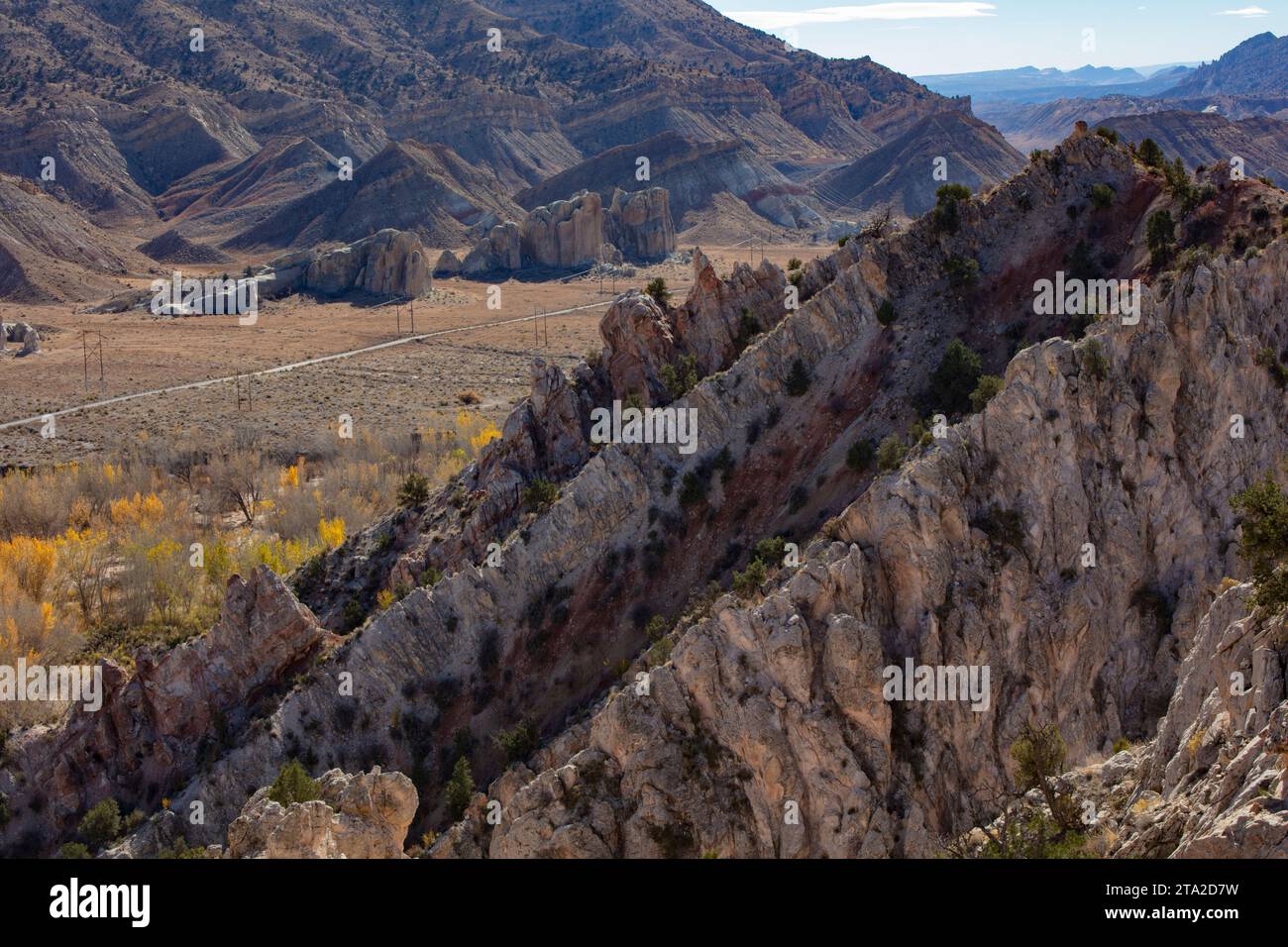 Klassische amerikanische Landschaften: East Kaibab Monocline: Ein landschaftlich reizvolles Gebiet mit umgedrehten Sedimentschichten innerhalb des Grand Staircase NM Stockfoto