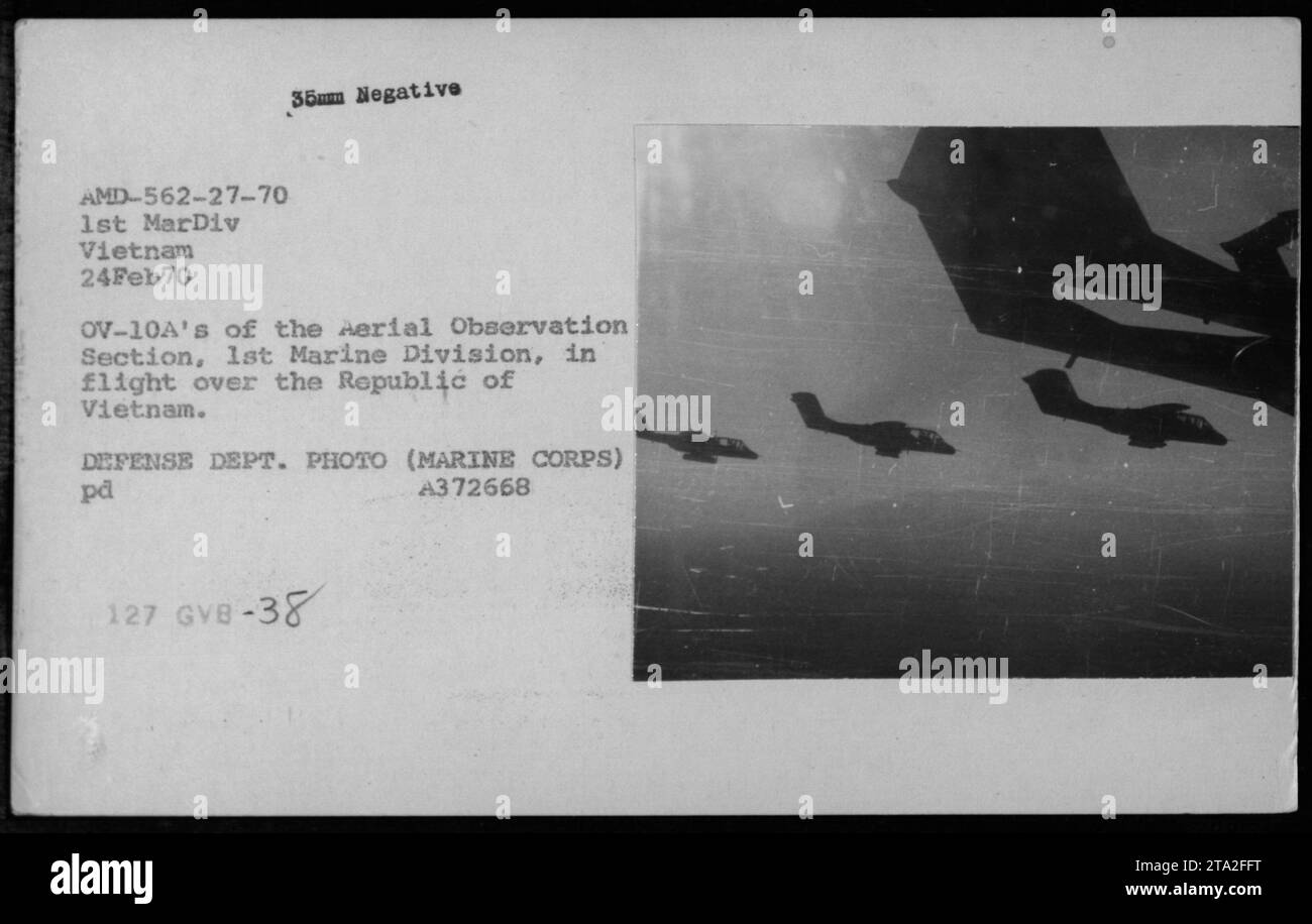 Luftangriffe der 1. Marinedivision in Vietnam am 24. Februar 1970. Das Bild zeigt OV-10A Flugzeuge der Aerial Observation Sektion, die über die Republik Vietnam fliegen. Dieses 35-mm-Negativfoto ist Teil der Sammlung, die die militärischen Aktivitäten der USA während des Vietnamkriegs dokumentiert. Stockfoto