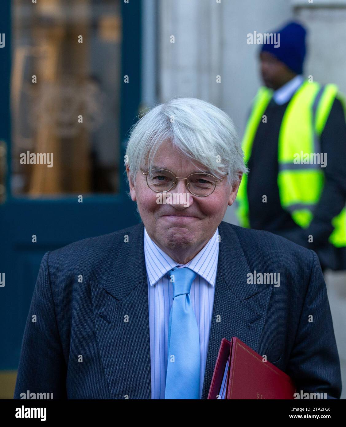 London, uk, 28. November 2023 Andrew Mitchell, Parlamentsabgeordneter, Staatsminister, Minister für Entwicklung im Außenministerium, Commonwealth and Development Office gesehen außerhalb des Kabinettsbüros Credit: Richard Lincoln/Alamy Live News Stockfoto