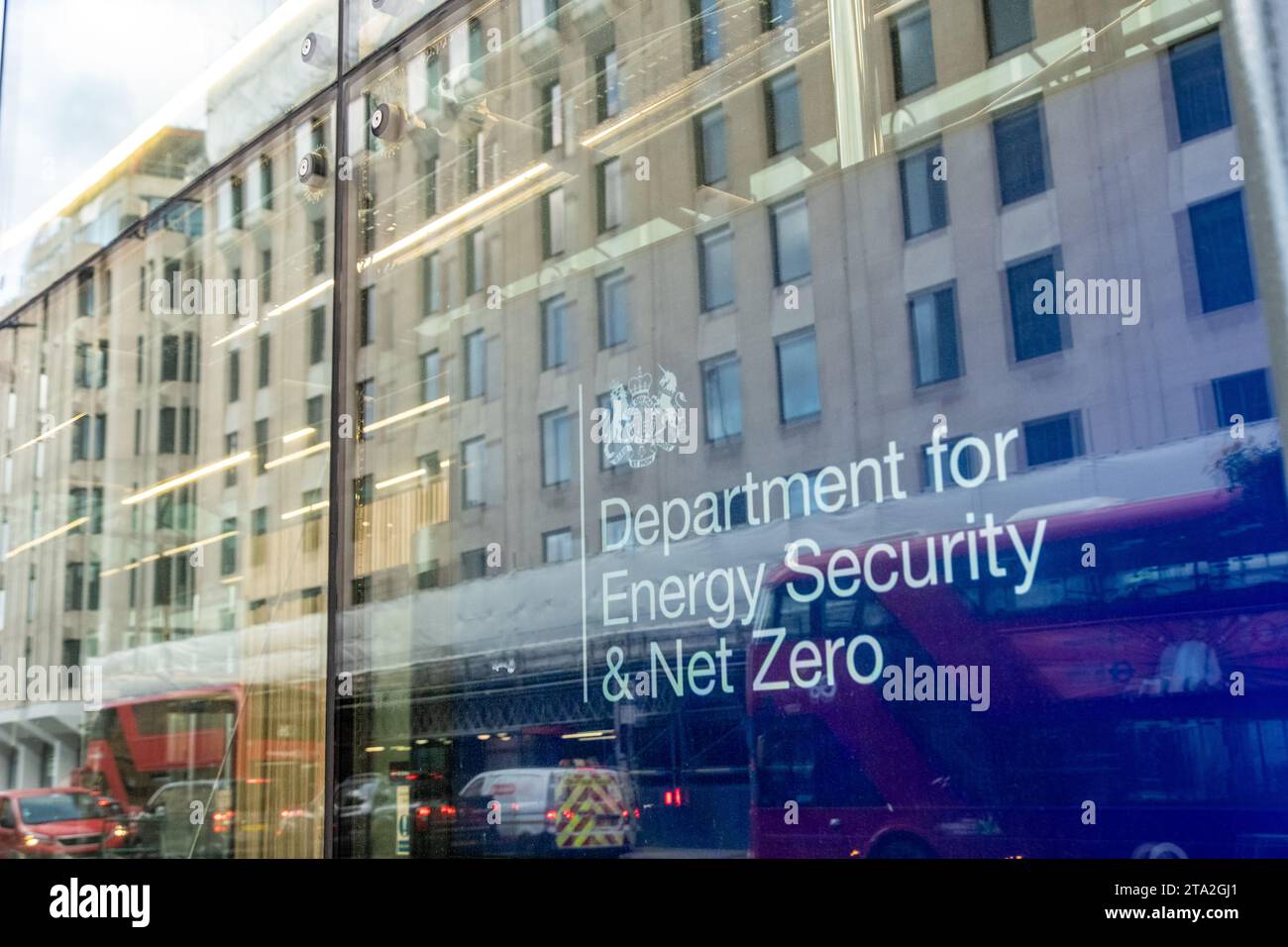 LONDON, 13. NOVEMBER 2023: Department for Energy, Security & Net Zero in 1 Victoria Street. Ministerialabteilung der britischen Regierung Stockfoto