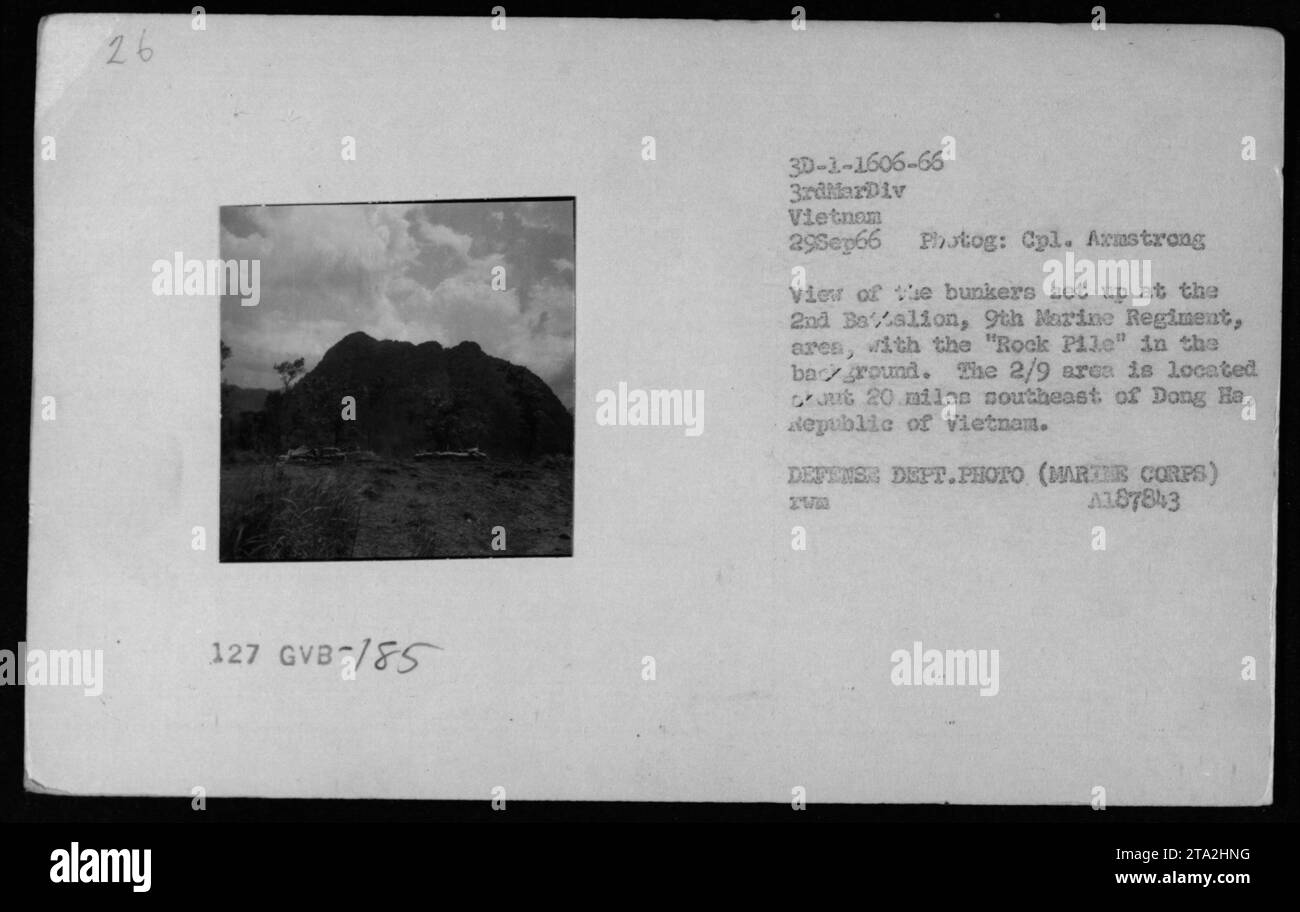 Bunker des 2. Bataillons, 9. Marine-Regiments, wurden am 29. September 1966 in der Nähe des Rock Pile, 32 Meilen südöstlich von Dong Ha, Republik Vietnam, errichtet. Stockfoto