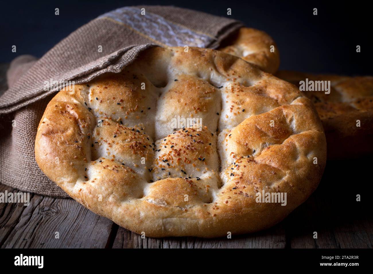 Ramadan Pita (türkischer Name; Ramazan Pidesi) traditionelles türkisches Brot für den heiligen Monat Ramadan Stockfoto