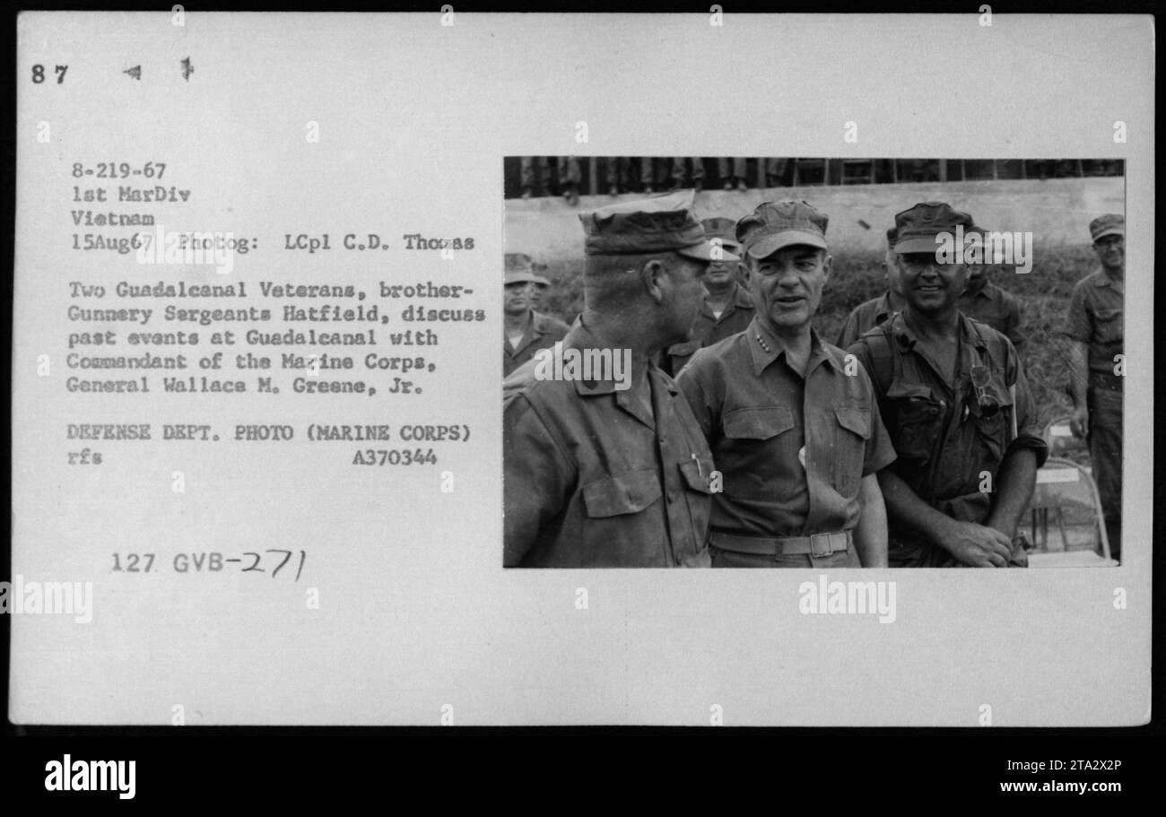 Gunnery Sergeants Hatfield, beide Guadalcanal Veteranen, diskutieren ...