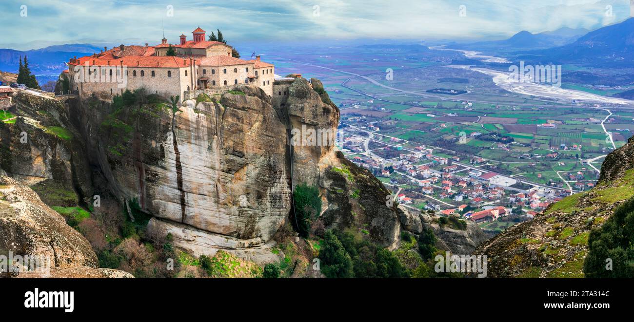 Blick auf das Kloster Varlaam, Meteora Griechenland. unesco-Weltkulturerbe und beliebtes griechisches Reiseziel Stockfoto
