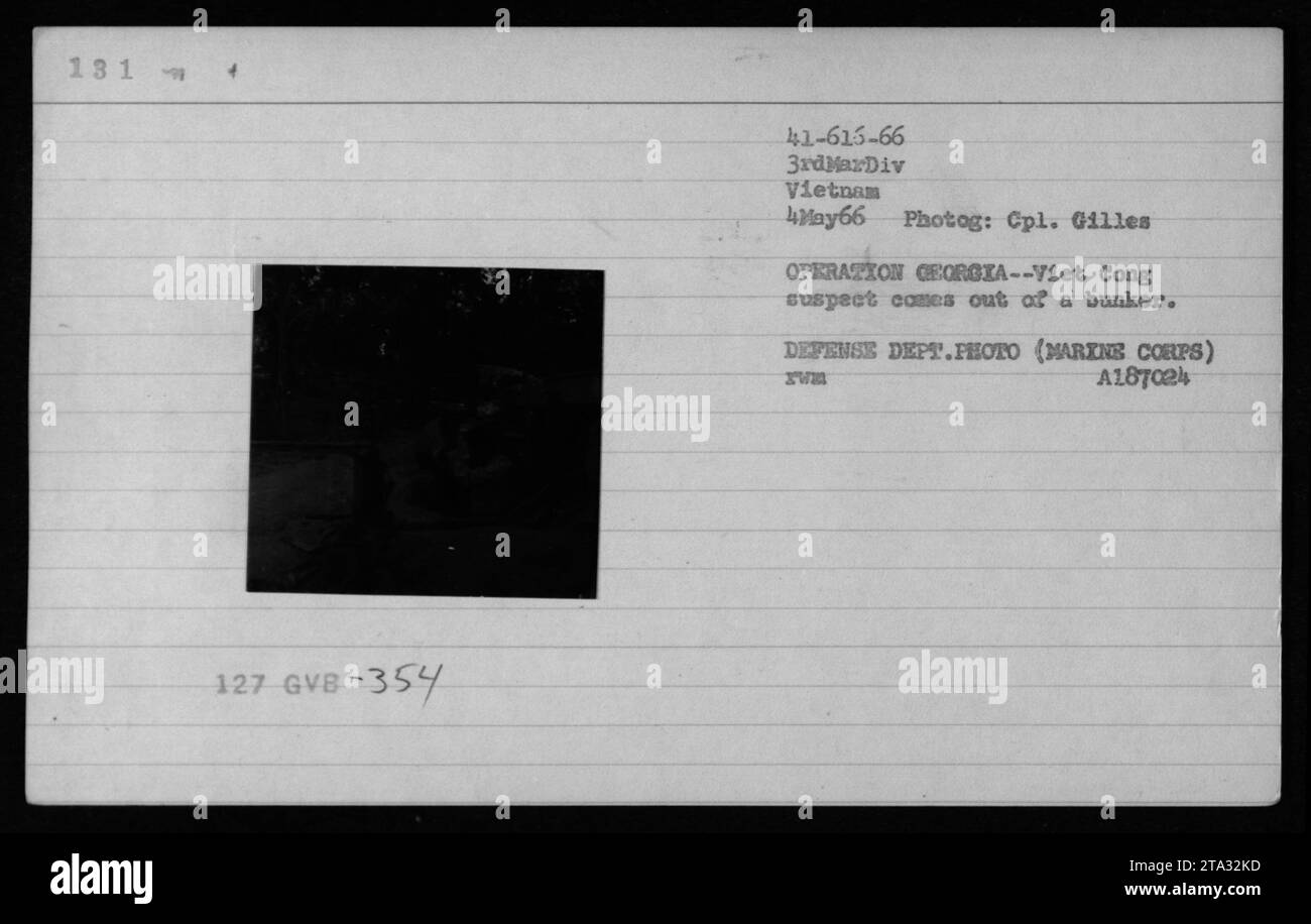 Ein vietnamesischer Verdächtiger taucht während der Operation