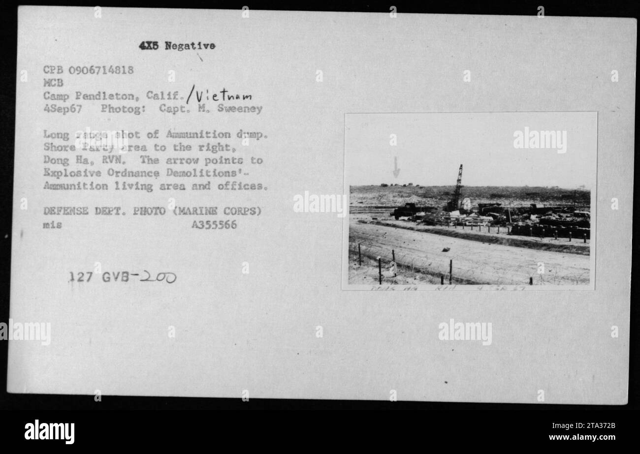 Munition Dump and Shore Party Area in Dong Ha, RVN, beobachtet während militärischer Aktivitäten in Vietnam am 4. September 1967. Stockfoto
