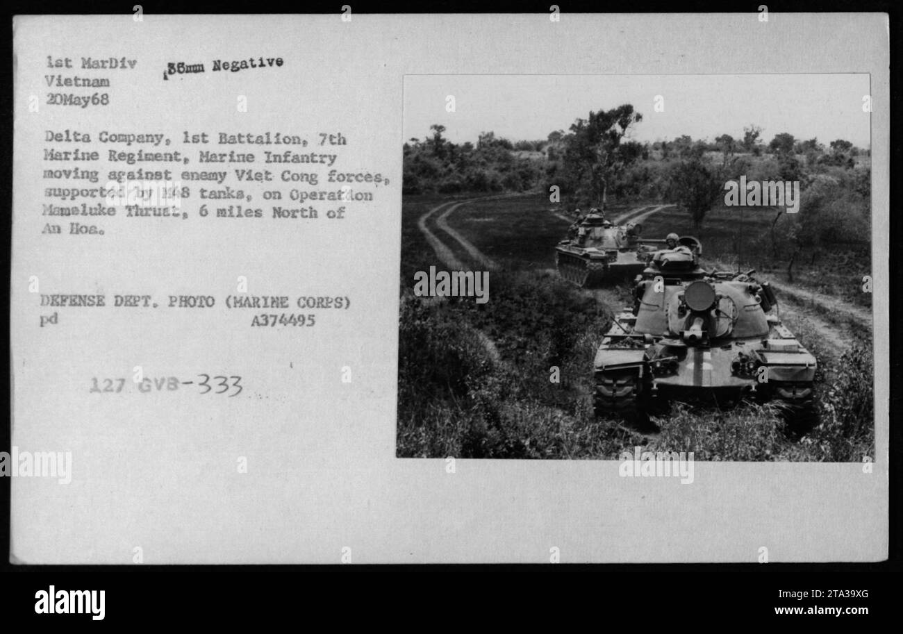 Am 20. Mai 1968 traf die Marine-Infanterie der Delta Company, 1. Bataillon, 7. Marine-Regiment, unterstützt von M48-Panzern, vietnamesische Cong-Truppen sechs Meilen nördlich von an Hoa während der Operation Mameluke Thrust ein. Das Foto zeigt Kampfeinsätze in Vietnam. Stockfoto