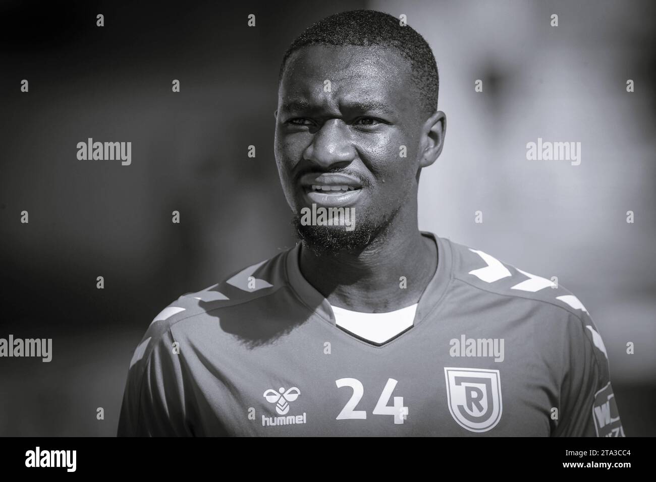 Trauer um den verstorbenen Agyemang Diawusie Jahn Regensburg. Der ...