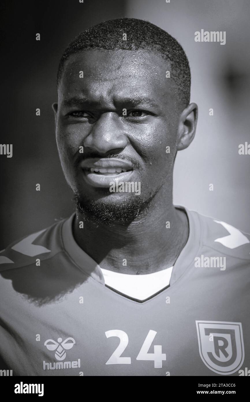 Trauer um den verstorbenen Agyemang Diawusie Jahn Regensburg. Der ...