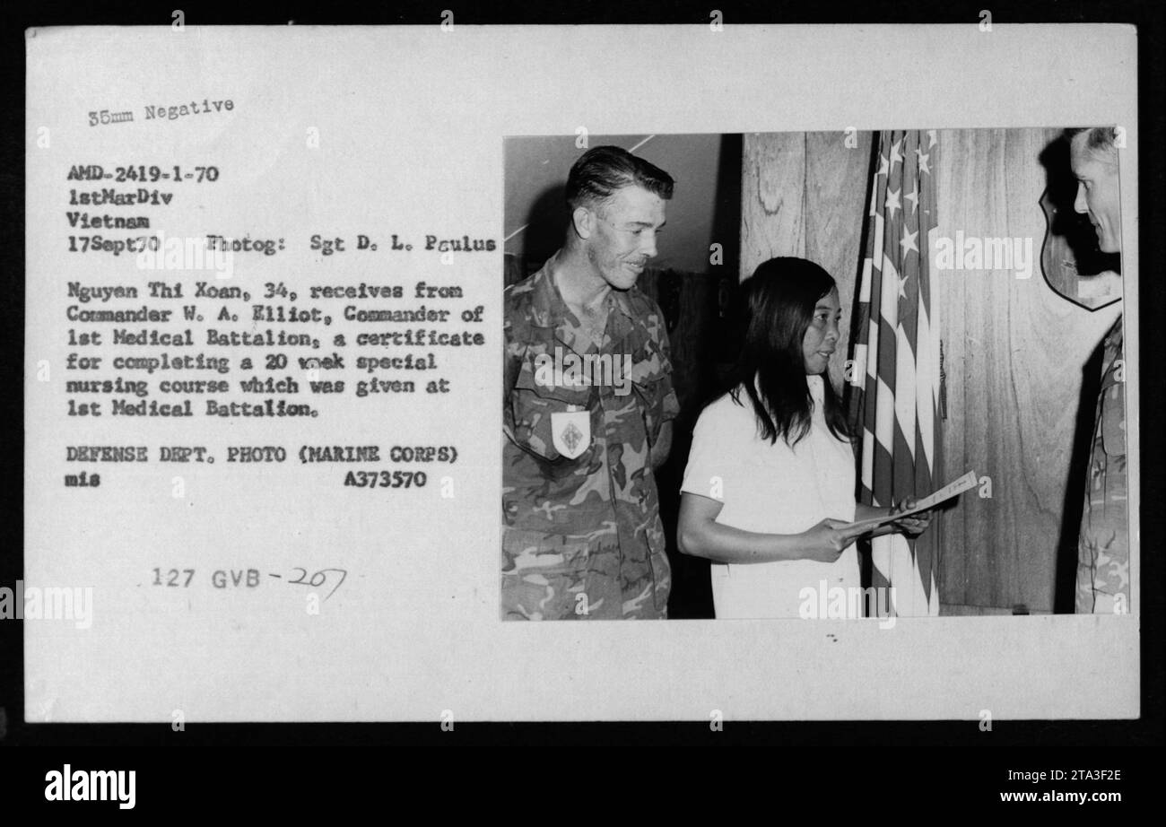 Sgt. D. L. Paulus nimmt ein Bild vom 17. September 1970 bei 1stMarDiv ...