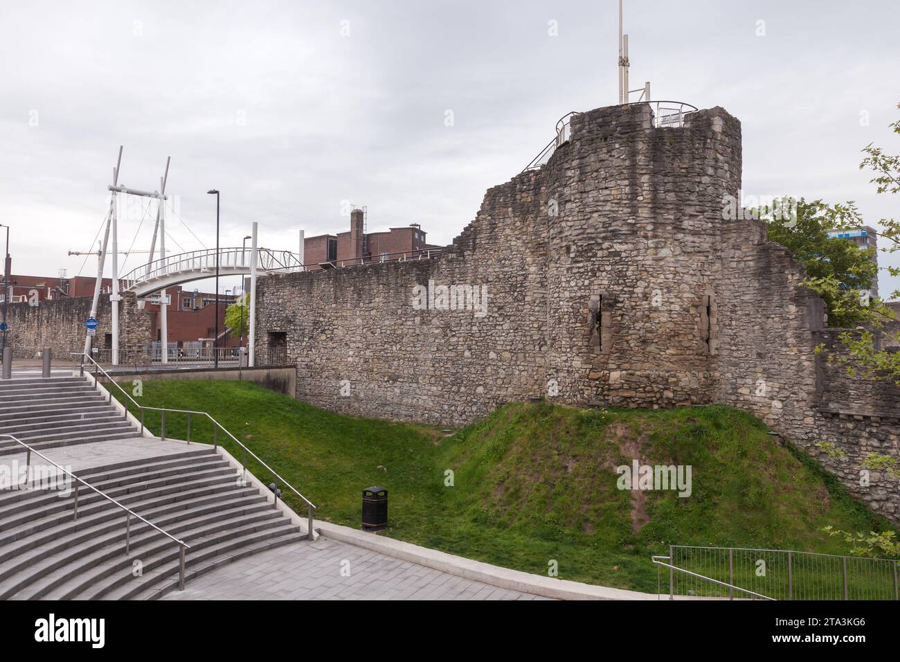 Southampton Old Town Mauern, Verteidigungsbauten, die rund um die Stadt in Südengland errichtet wurden Stockfoto