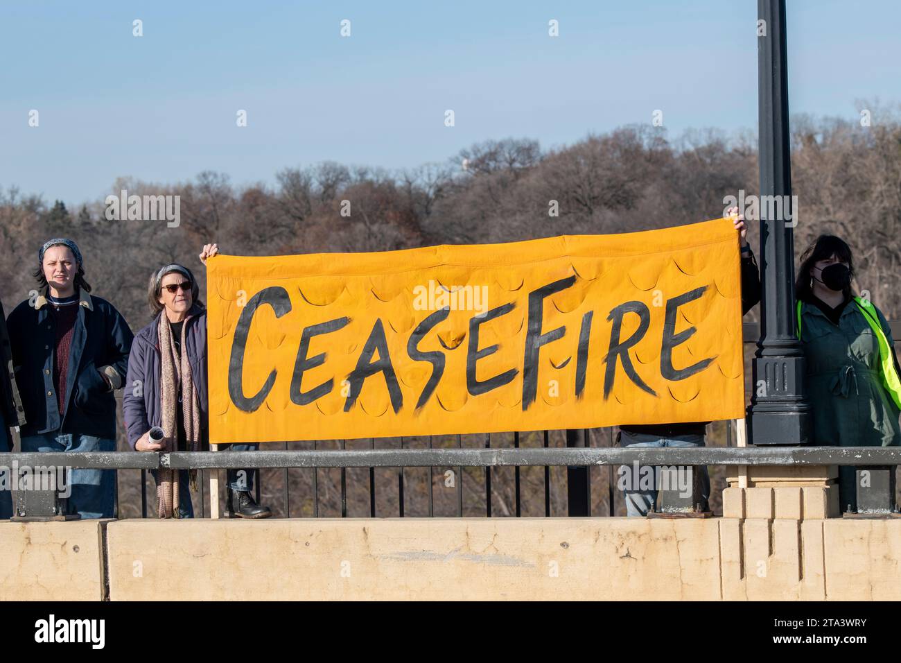 St. Paul, Minnesota. November 2023. Sammeln Sie sich, um Minnesota von der Apartheid Israel zu veräußern, Palästina zu befreien und kein Geld aus Minnesota für Völkermord. Stockfoto