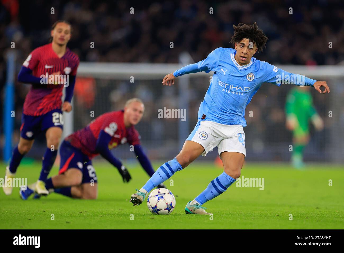 Rico Lewis #82 von Manchester City in Aktion während des UEFA Champions League Gruppe G Spiels Manchester City gegen RB Leipzig im Etihad Stadium, Manchester, Großbritannien, 28. November 2023 (Foto: Conor Molloy/News Images) Stockfoto