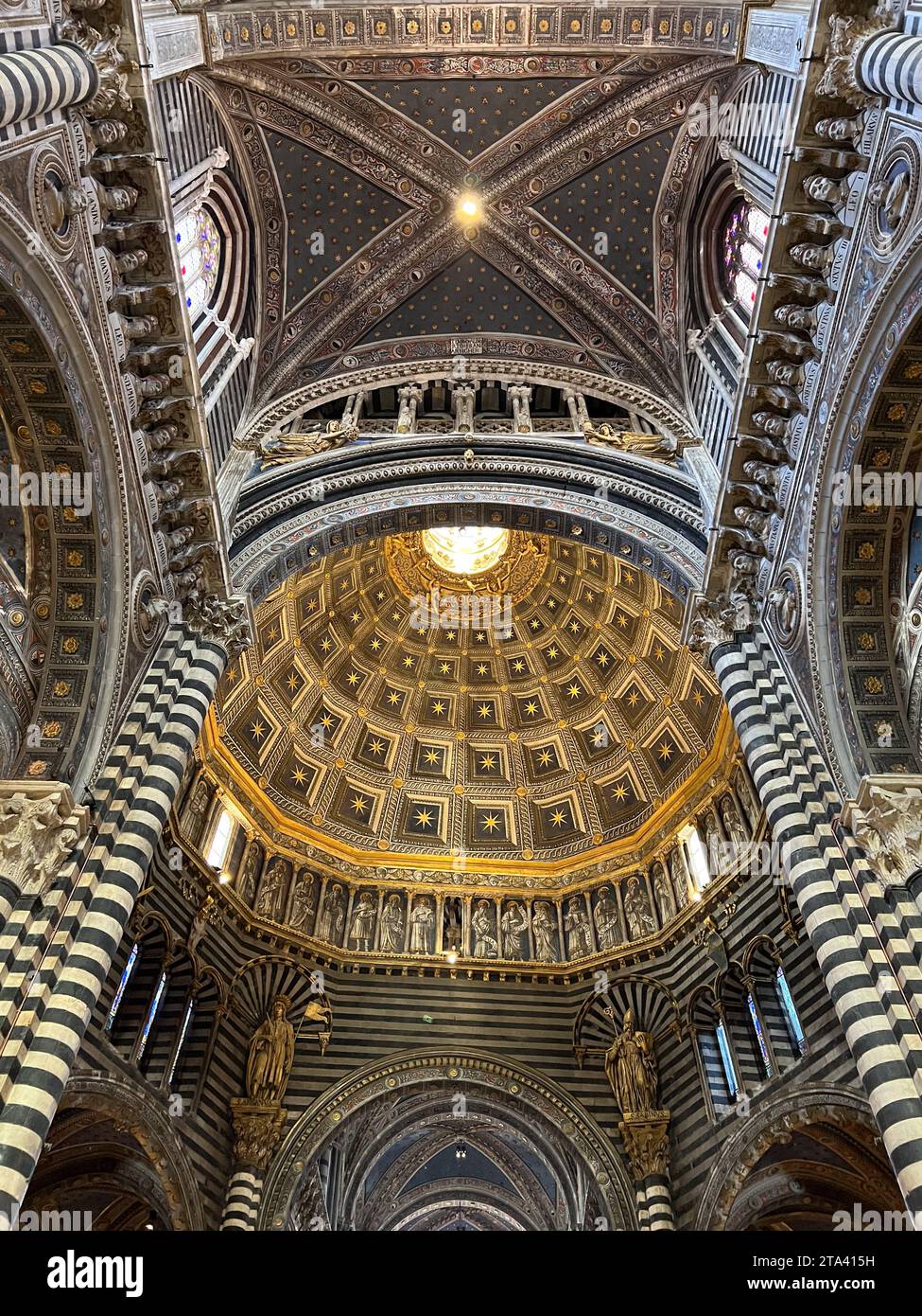 Dom von Siena innen und Decke Stockfoto