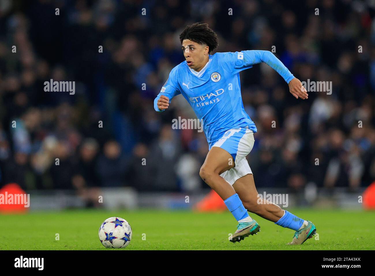 Manchester, Großbritannien. November 2023. Rico Lewis #82 von Manchester City im Einsatz beim UEFA Champions League Gruppe G Spiel Manchester City gegen RB Leipzig im Etihad Stadium, Manchester, Großbritannien, 28. November 2023 (Foto: Conor Molloy/News Images) in Manchester, Großbritannien am 28. November 2023. (Foto: Conor Molloy/News Images/SIPA USA) Credit: SIPA USA/Alamy Live News Stockfoto