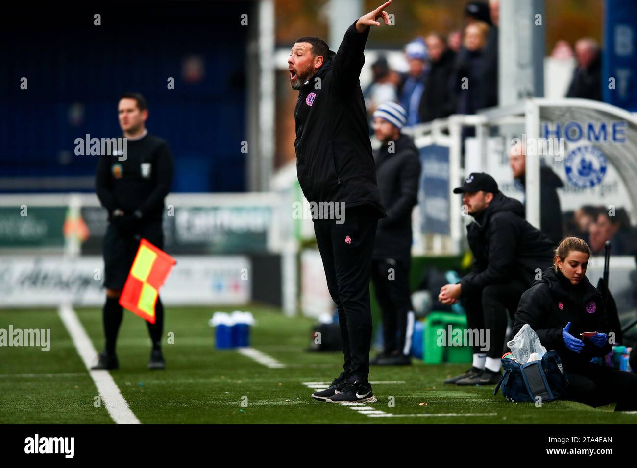 Dulwich Hamlet-Manager Ryan Dempsey beim Spiel der zweiten Runde des Adobe Women’s FA Cup gegen Billericay Town Stockfoto