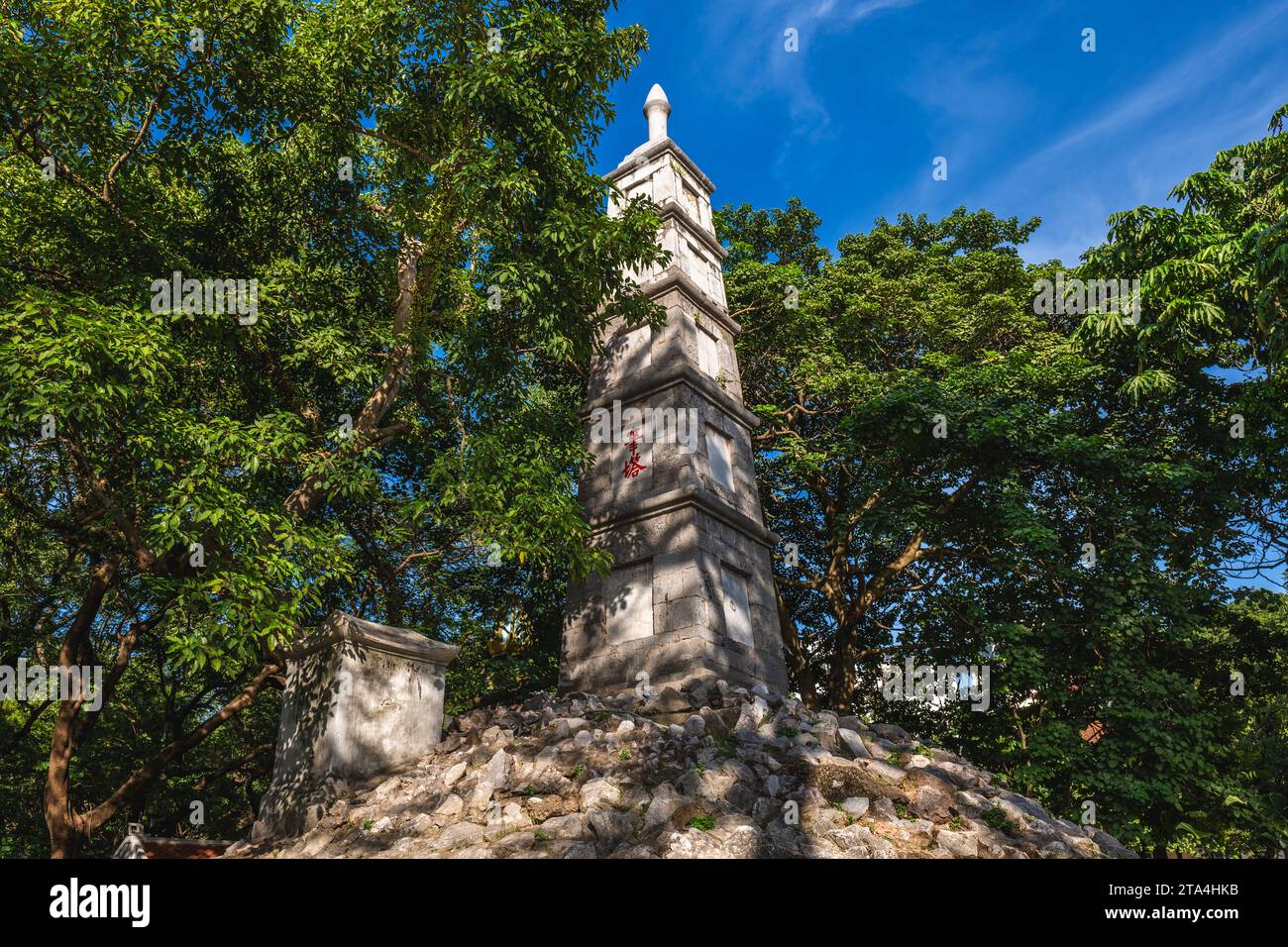 Thap aber, der Turm des Ngoc Son Tempels in Hanoi, Vietnam. Übersetzung: Pen Tower Stockfoto