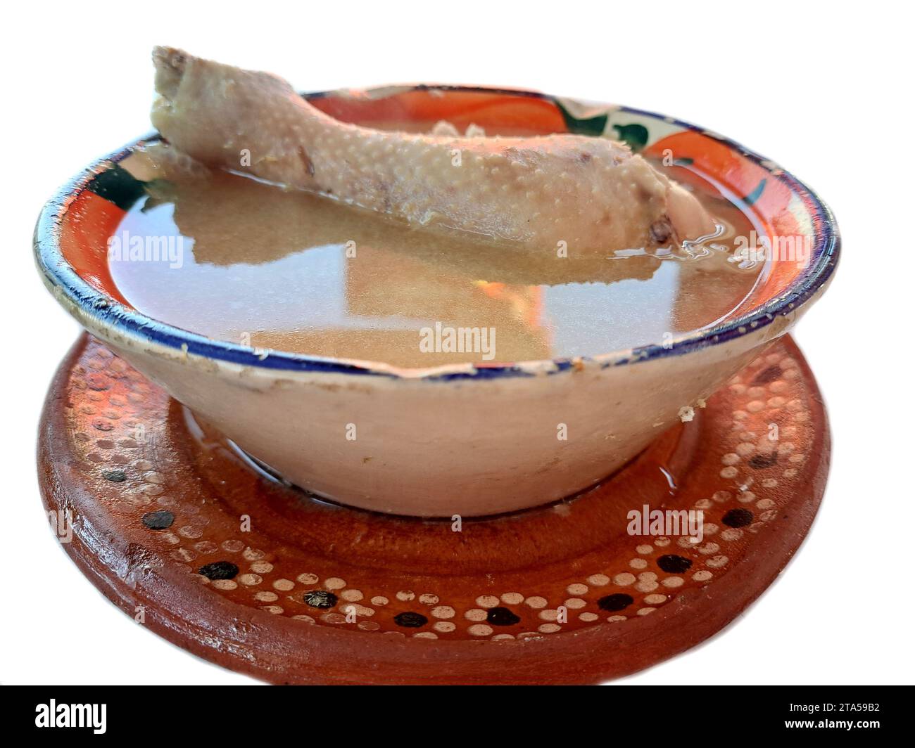 Hühner- oder Hühnerbrühe ist eine Suppe mit Reis und Gemüse und wird ...