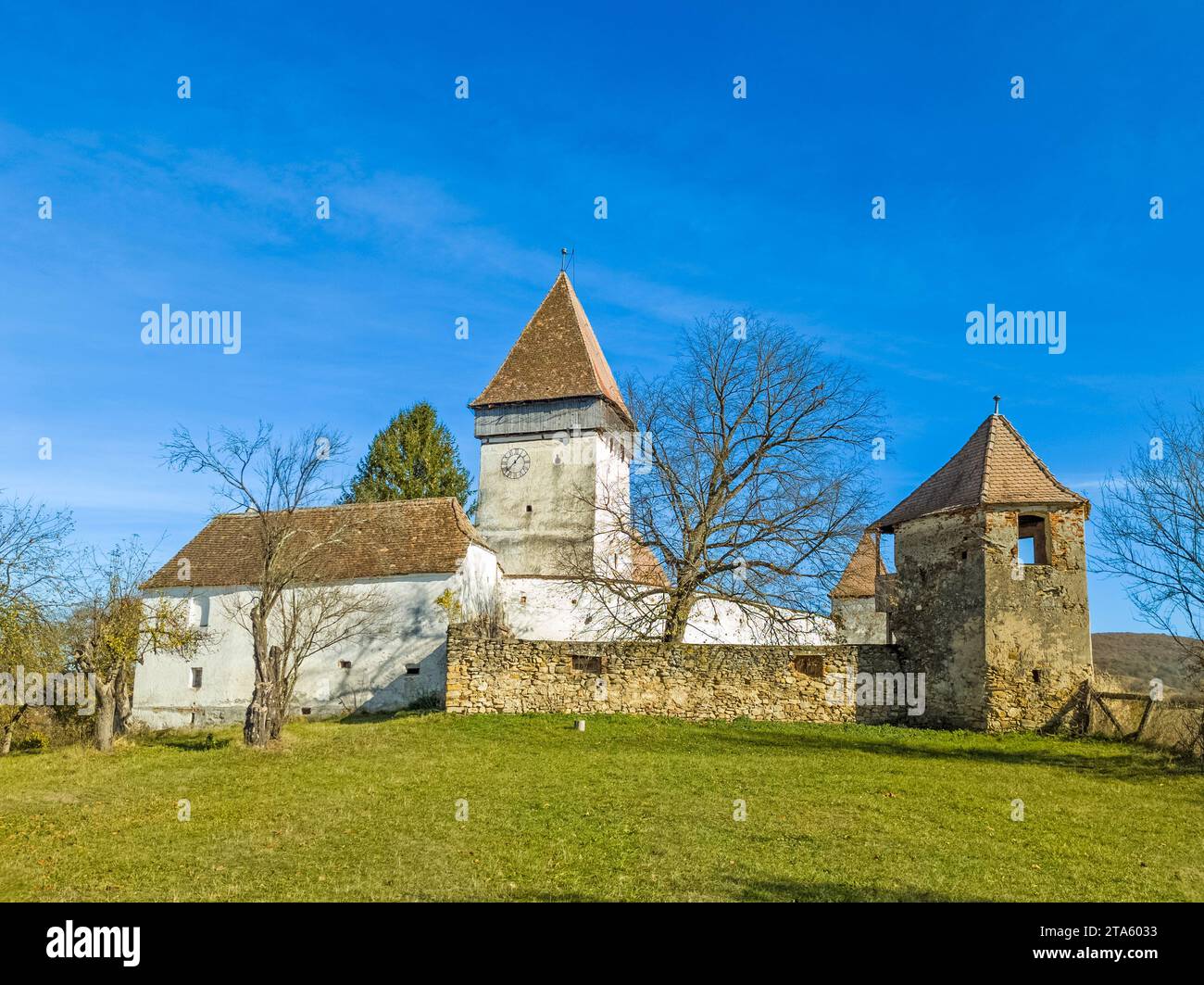 Hosman Dorf, befestigte mittelalterliche sächsische evangelische Kirche in Transsilvanien, Rumänien nahe der Stadt Sibiu Stockfoto