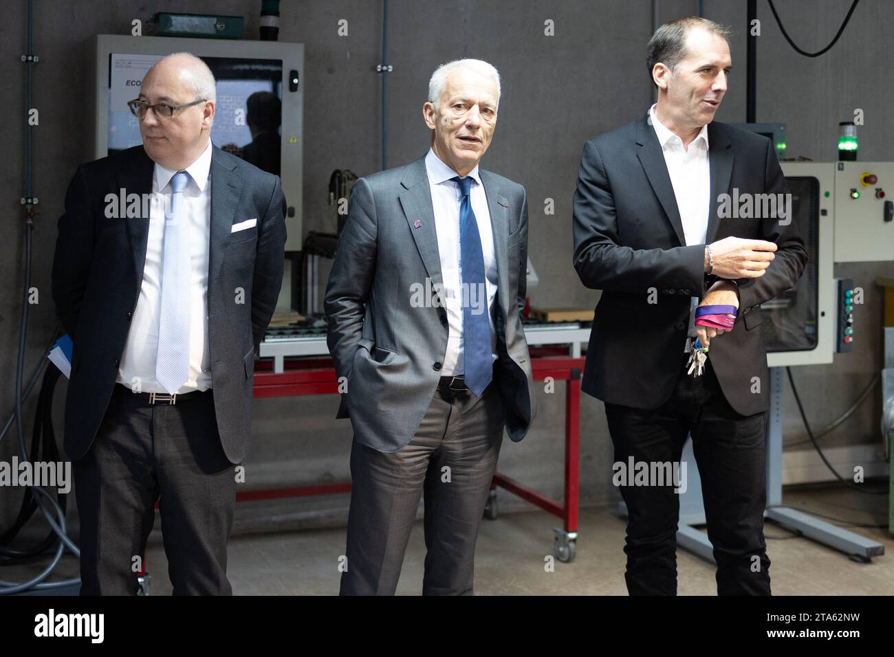 Paris, Frankreich. November 2023. Der Rektor der Pariser Akademie Christophe Kerrero, MEDEF-Präsident Patrick Martin besuchte am 29. November 2023 die berufliche High School (Lycee Professionnel) Marcel Deprez im Rahmen der School-Business Week in Paris. Foto: Raphael Lafargue/ABACAPRESS.COM Credit: Abaca Press/Alamy Live News Stockfoto