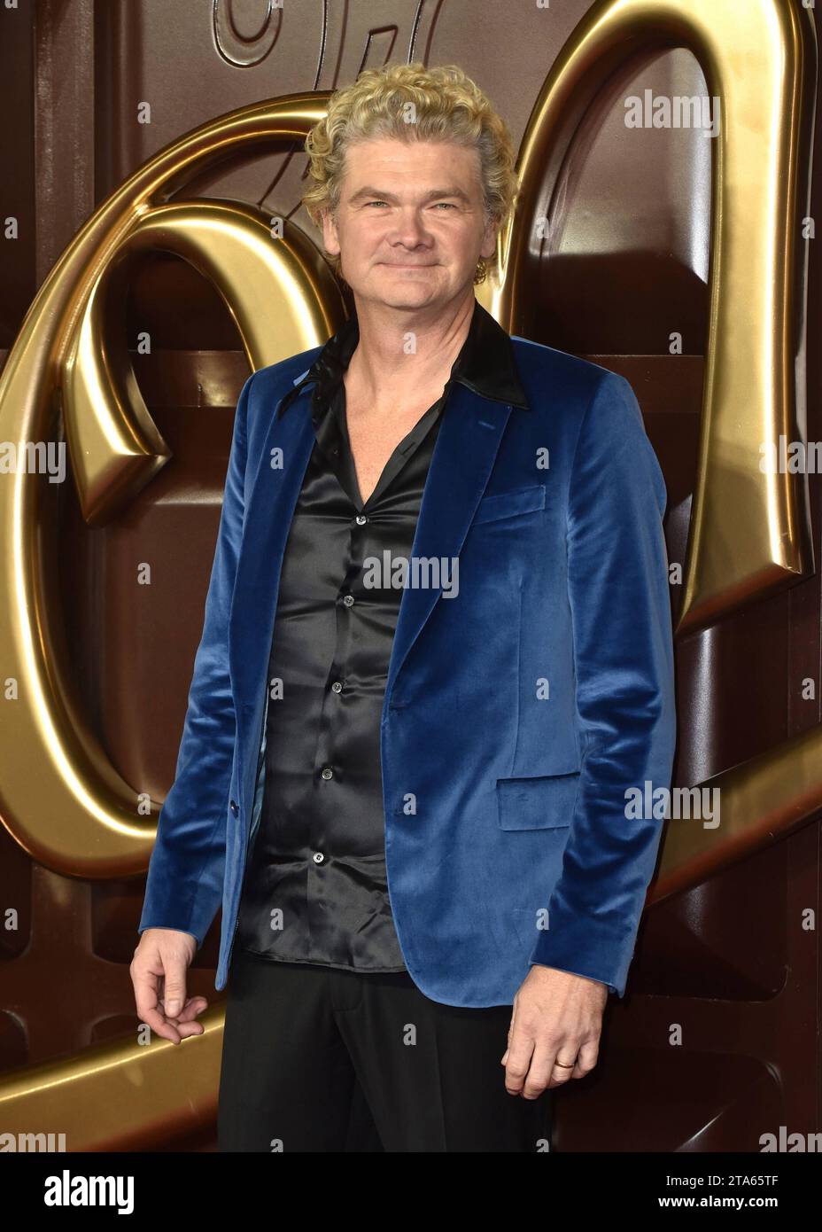 London, England. UK. Am 28. Dienstag nimmt Simon Farnaby an der Wonka-Weltpremiere in der Royal Festival Hall in London Teil. UK. Dienstag, 28. November 2023 - BANG MEDIA INTERNATIONAL FAMOUS PICTURES 28 HOLMES ROAD LONDON NW5 3AB VEREINIGTES KÖNIGREICH Tel. 44 0 02 7485 1005 E-Mail: picturesfamous.uk.com Copyright: XJamesxWarrenx FP Wonka World Premiere 101 Credit: Imago/Alamy Live News Stockfoto