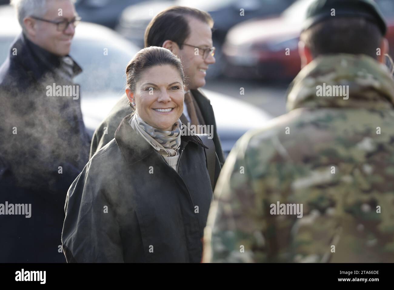 Die schwedische Kronprinzessin Victoria und Prinz Daniel besuchen am November die Operation Interflex, bei der schwedische Streitkräfte ukrainische Soldaten ausbilden Stockfoto