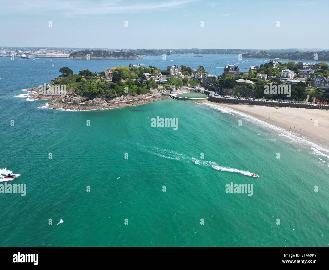 Salzwasserpool Dinard Brittany Frankreich Drohne, Luft Stockfoto