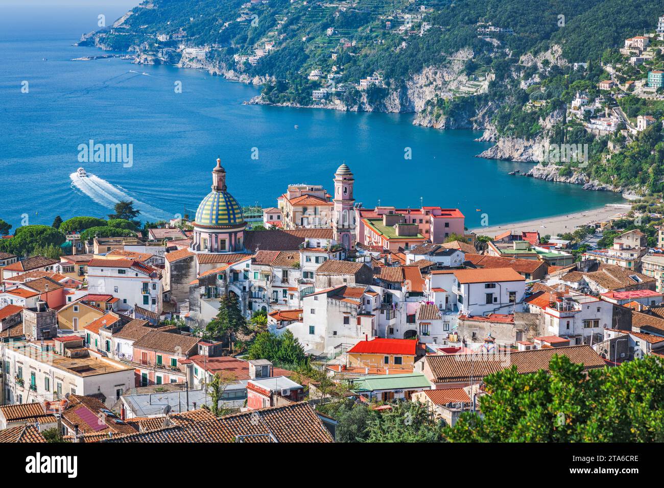 Vietri Sul Mare, Italien Stadt Skyline an der Amalfiküste am Nachmittag. Stockfoto