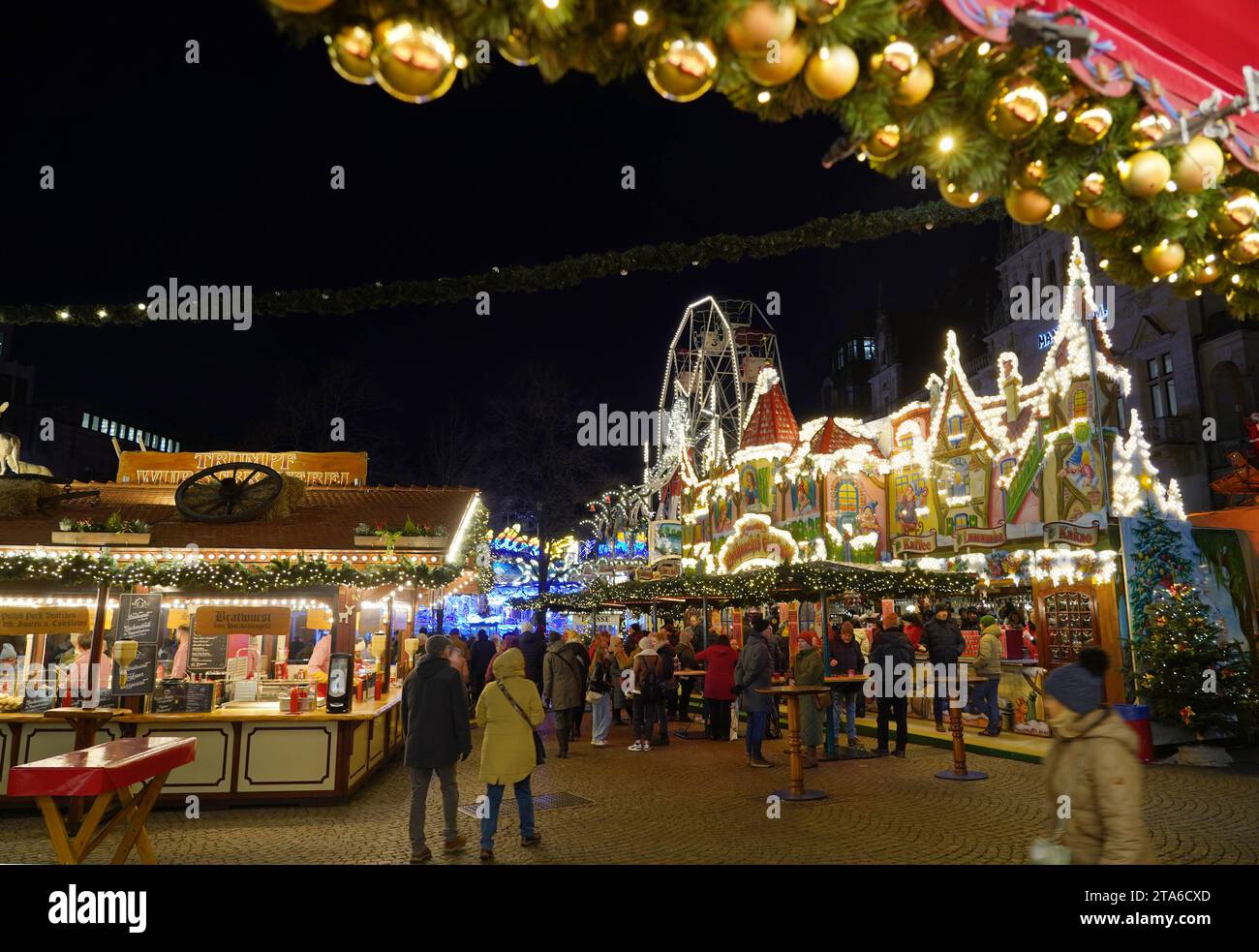 Der Bremer Weihnachtsmarkt steht nicht nur auf dem Bremer Marktplatz, sondern auch auf dem benachbarten Domshof Foto. *** Der Bremer Weihnachtsmarkt befindet sich nicht nur auf dem Bremenner Markt, sondern auch auf dem benachbarten Domshof Photo Stockfoto