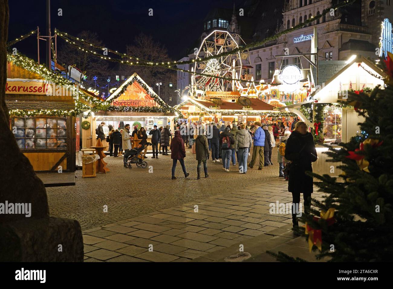 Der Bremer Weihnachtsmarkt steht nicht nur auf dem Bremer Marktplatz, sondern auch auf dem benachbarten Domshof Foto. *** Der Bremer Weihnachtsmarkt befindet sich nicht nur auf dem Bremenner Markt, sondern auch auf dem benachbarten Domshof Photo Stockfoto