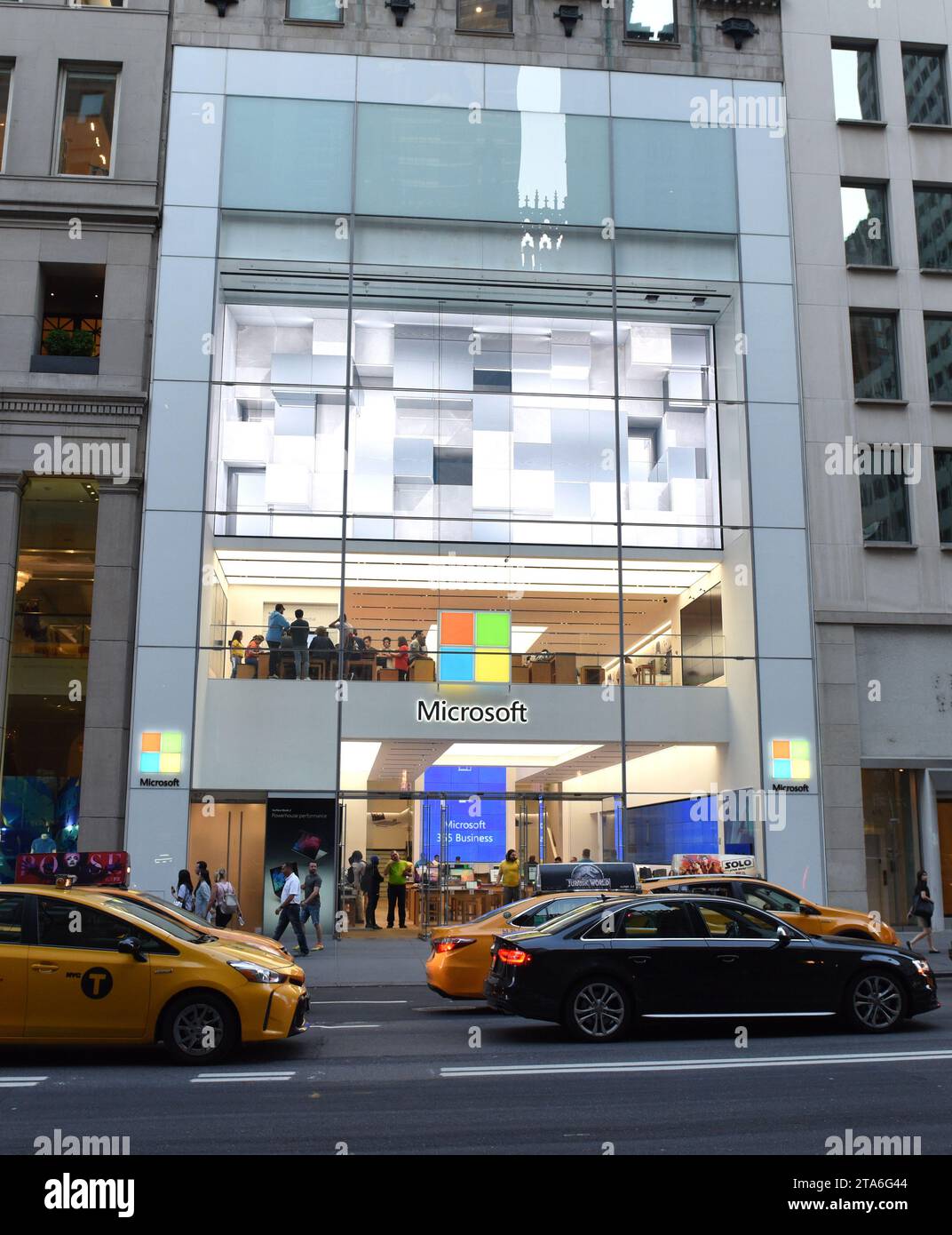 New York, USA – 25. Mai 2018: Microsoft Store in der Fifth Avenue in New York City. Stockfoto