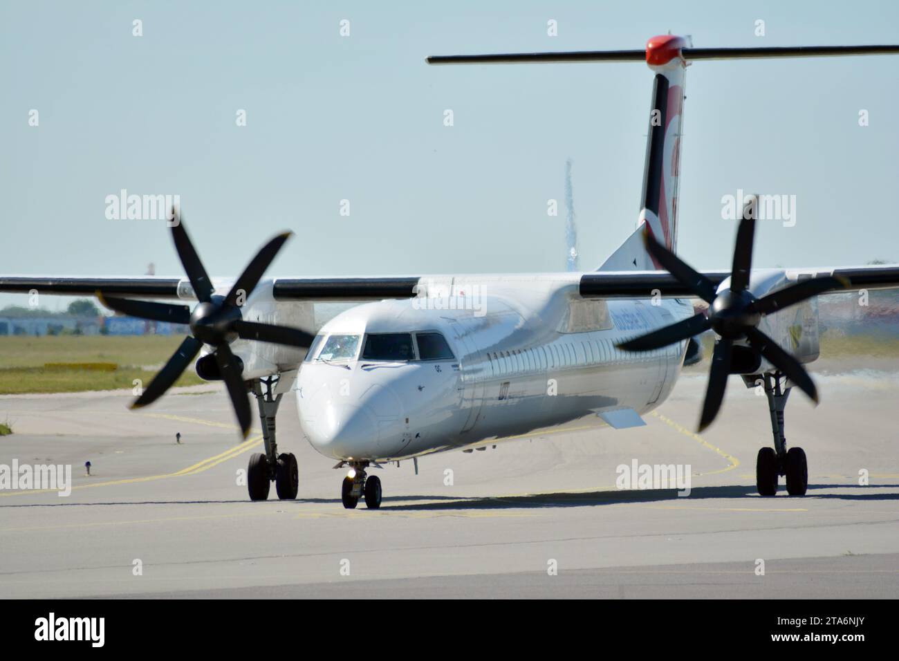 Warschau Polen. Juni 2018. Das Flugzeug am Flughafen nach der Landung. Sie steht am Flughafen Chopin. Stockfoto