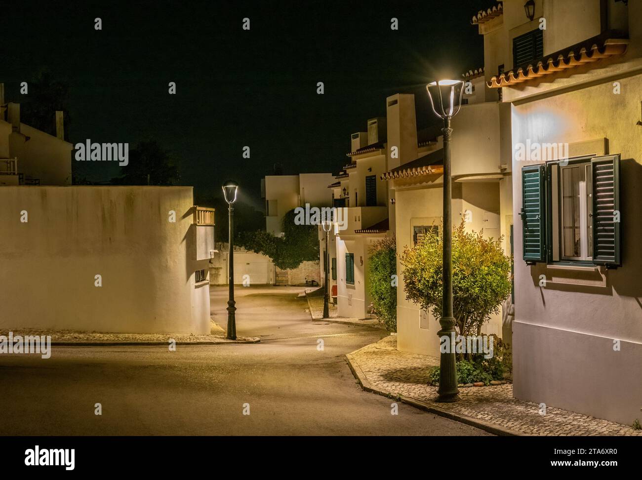 Urbane Nachtszene in Sines in der Region Alentejo in Portugal Stockfoto