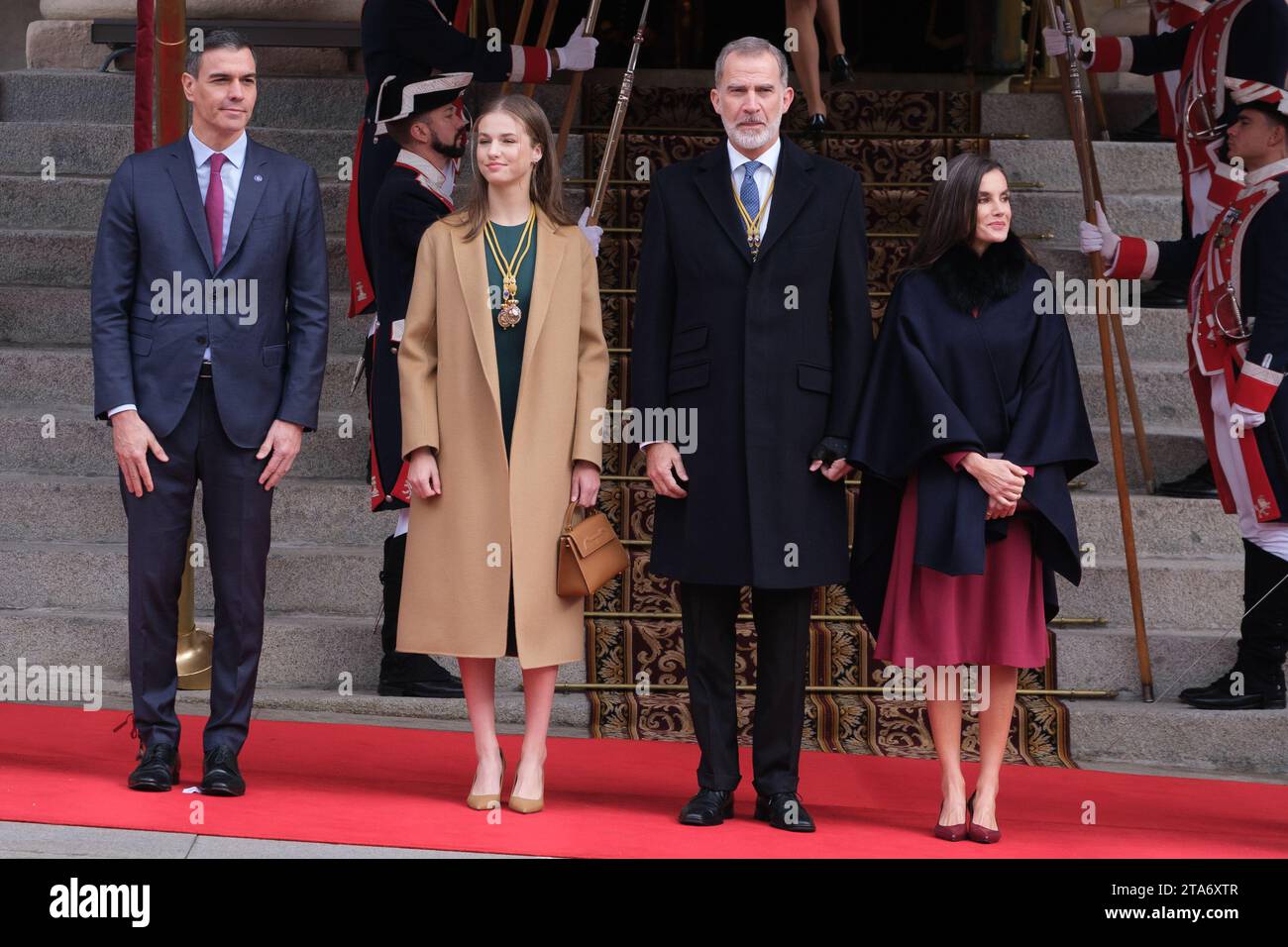 König Felipe VI. Von Spanien, Königin Letizia und Kronprinzessin Leonor nehmen am 29. November 2023 an der Eröffnung des Parlaments beim Abgeordnetenkongress in Madrid Teil (Foto: Oscar Gonzalez/SIPA USA) (Foto: Oscar Gonzalez/SIPA USA) Stockfoto