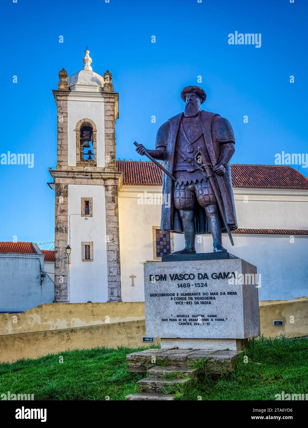 Statue von Dom Vasco da Gama in der Stadt Sines in der Region Costa Azul in Portugal Stockfoto