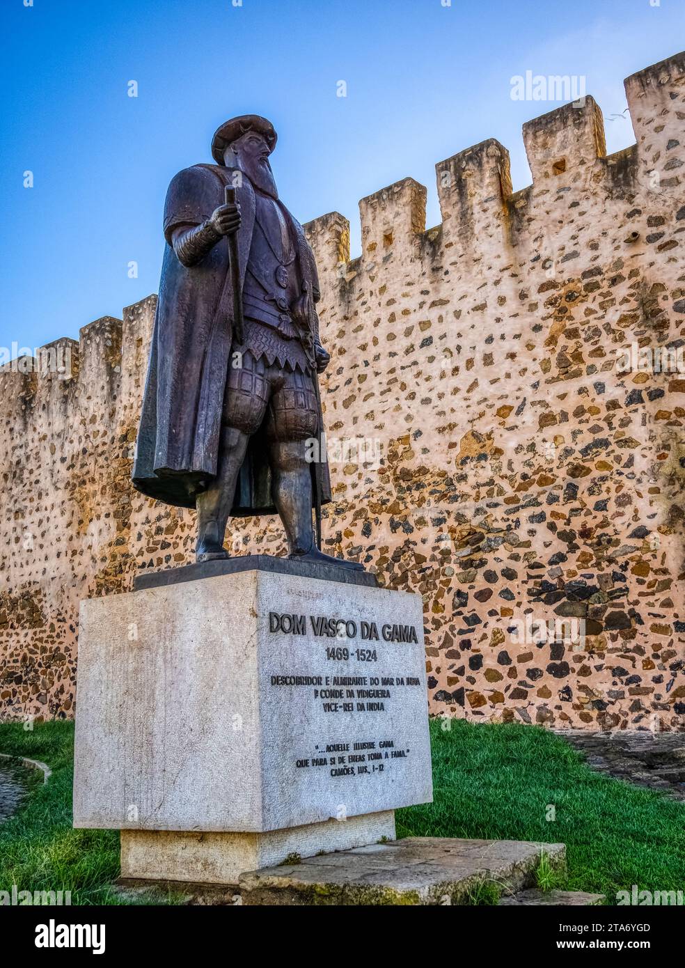 Statue von Dom Vasco da Gama in der Stadt Sines in der Region Costa Azul in Portugal Stockfoto