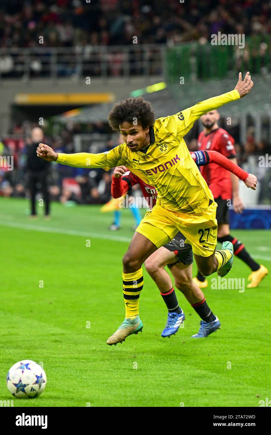 Mailand, Italien. November 2023. Karim Adeyemi (27) von Borussia Dortmund, der während des UEFA Champions League-Spiels zwischen AC Milan und Borussia Dortmund in San Siro in Mailand zu sehen war. (Foto: Gonzales Photo/Alamy Live News Stockfoto