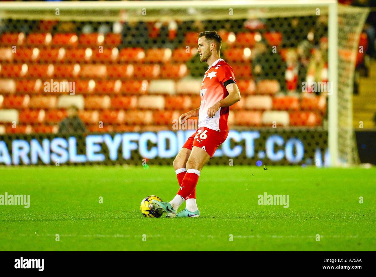 Oakwell Stadium, Barnsley, England - 28. November 2023 Jamie McCart (26) von Barnsley - während des Spiels Barnsley gegen Wycombe Wanderers, Sky Bet League One, 2023/24, Oakwell Stadium, Barnsley, England - 28. November 2023 Credit: Arthur Haigh/WhiteRosePhotos/Alamy Live News Stockfoto