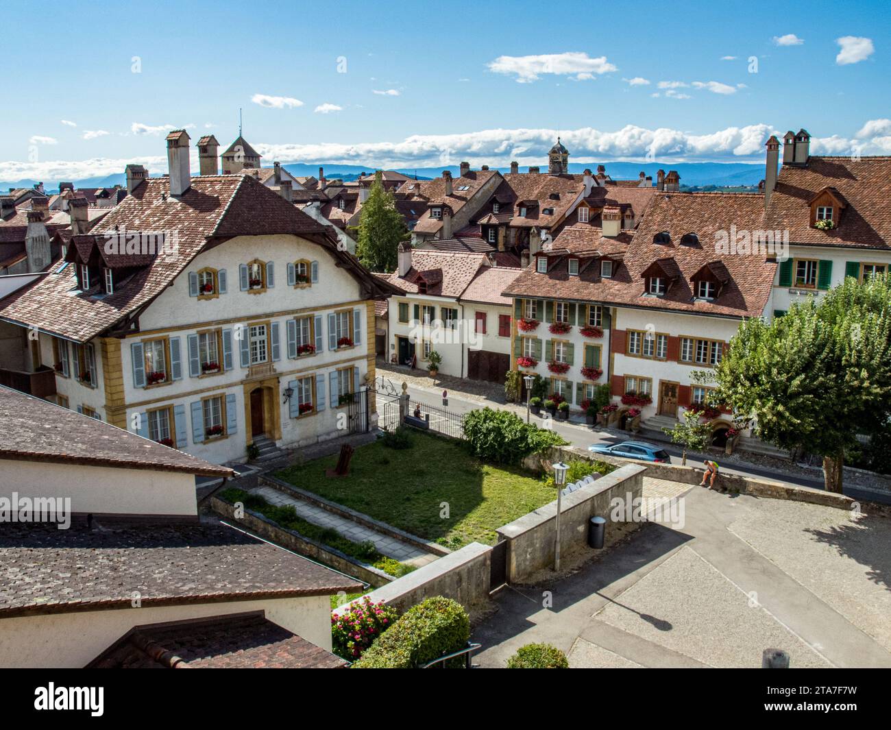 Blick von der Stadtmauer in Murten in der Schweiz Stockfoto