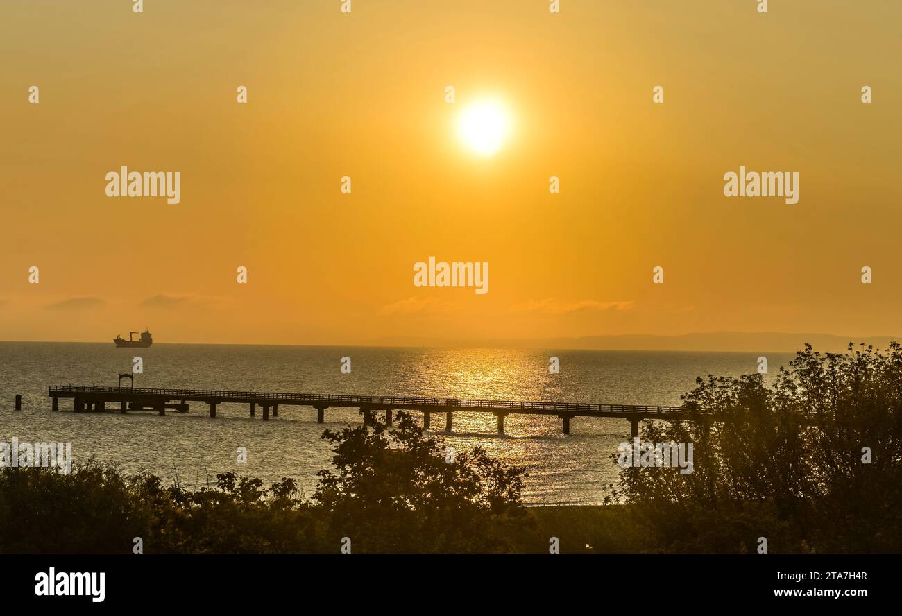 Sonnenaufgang, Seesteg, Seebrücke, Ahlbeck, Usedom, Mecklenburg-Vorpommern, Deutschland Stockfoto