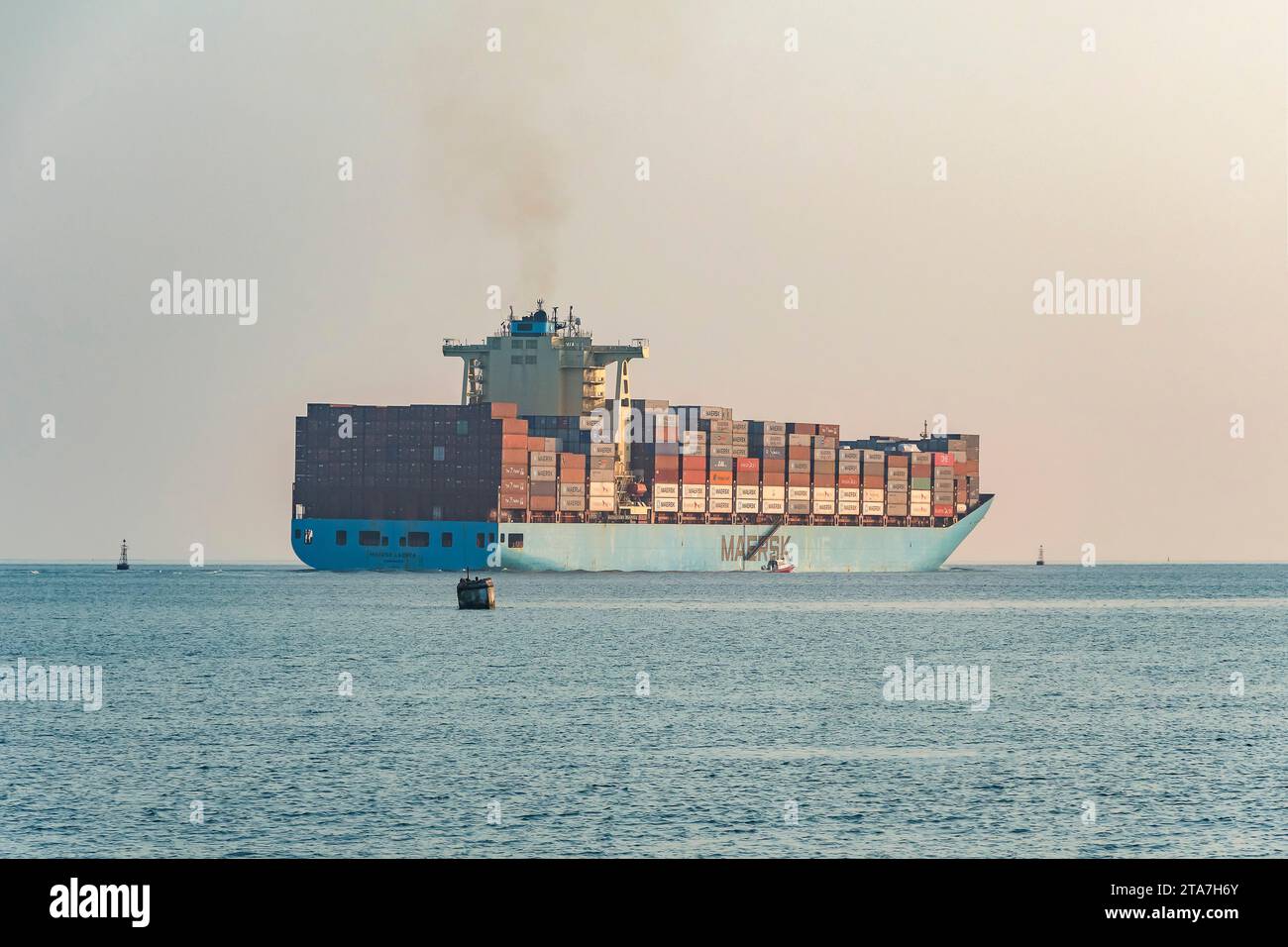 Santos City, Brasilien. Das Containerschiff Maersk labrea verließ den Hafen von Santos am späten Nachmittag. Stockfoto