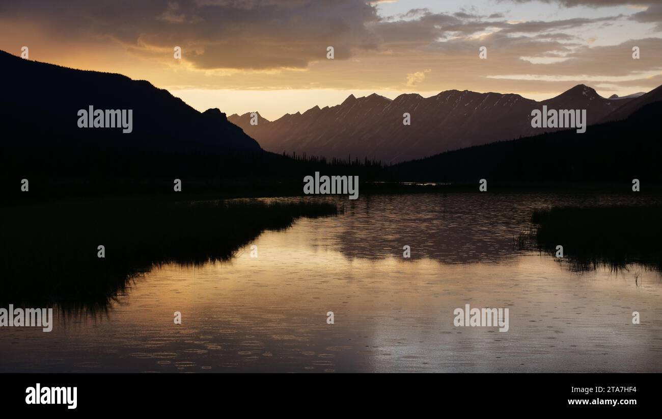 Sunwapta River Sunset Rocky Mountains Stockfoto