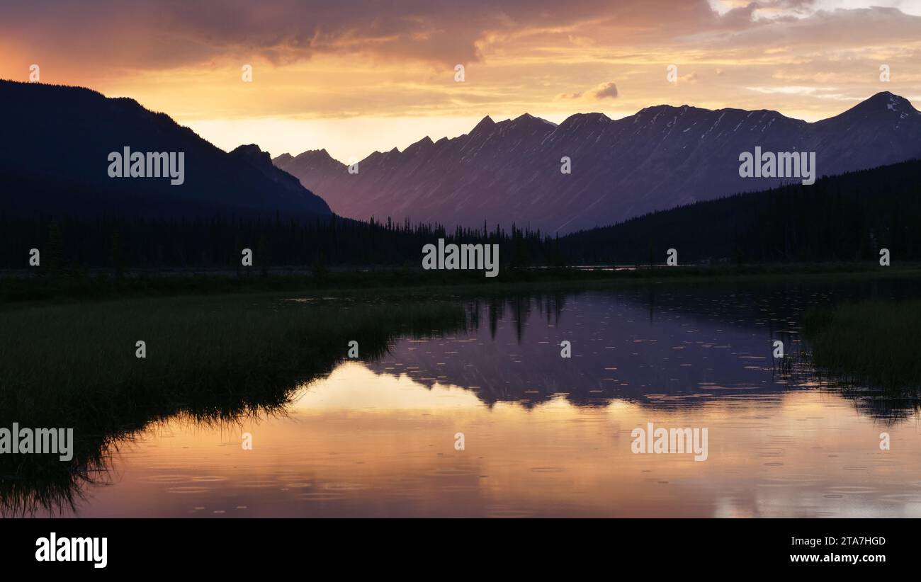 Sunwapta River Sunset Rocky Mountains Stockfoto